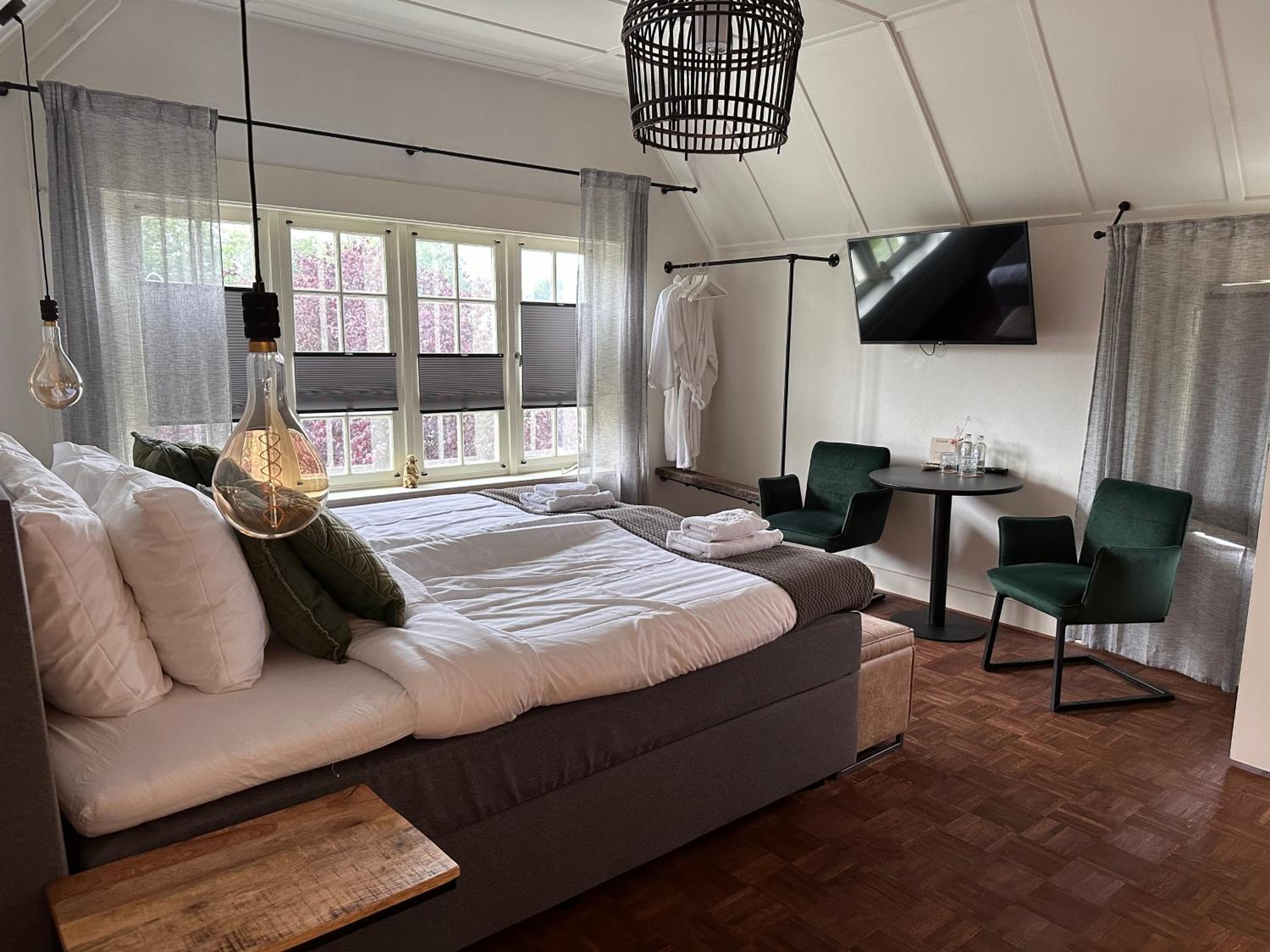 Double Room with Private Bathroom photo 3