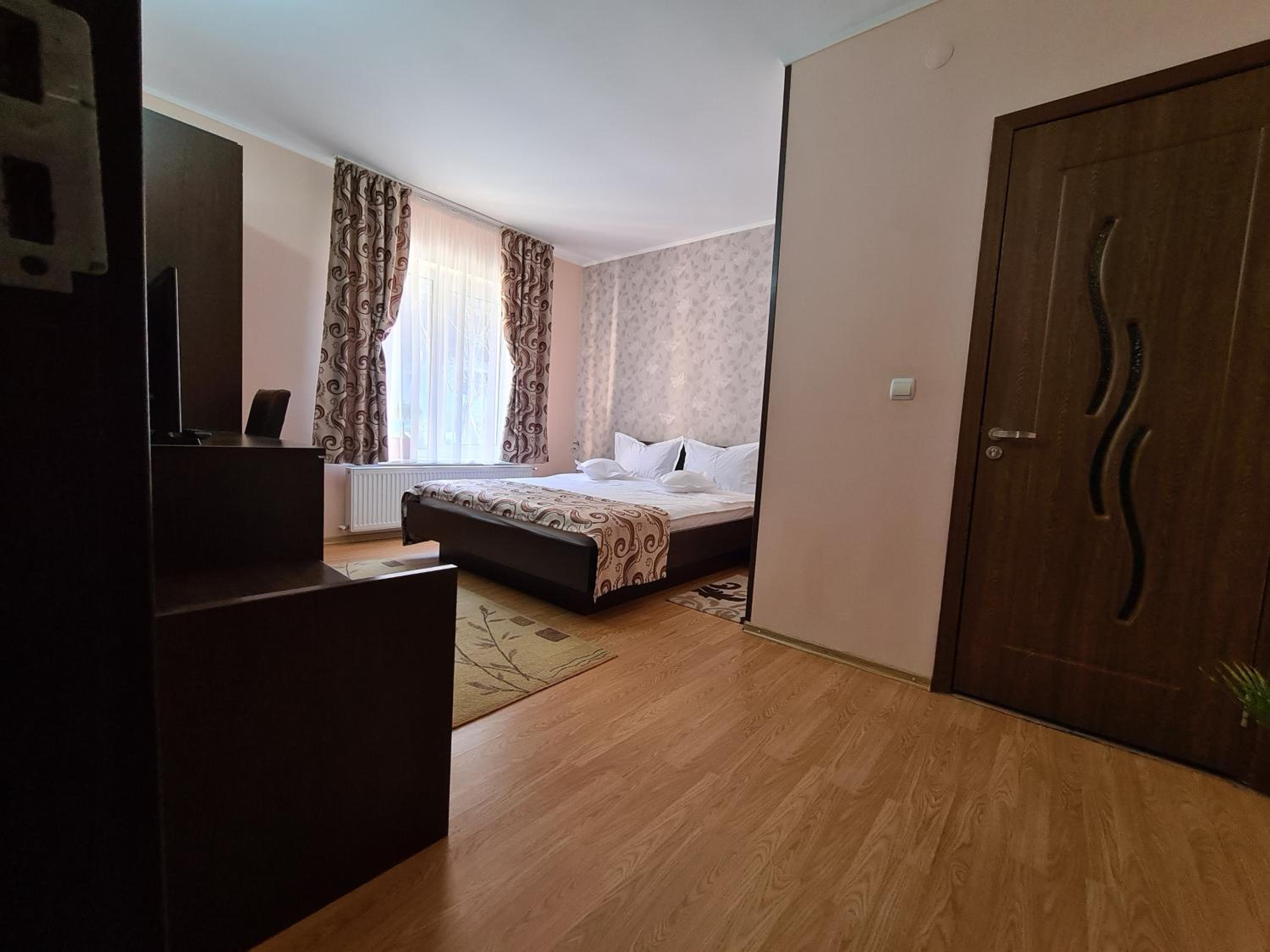 Double Room with Private Bathroom photo 1