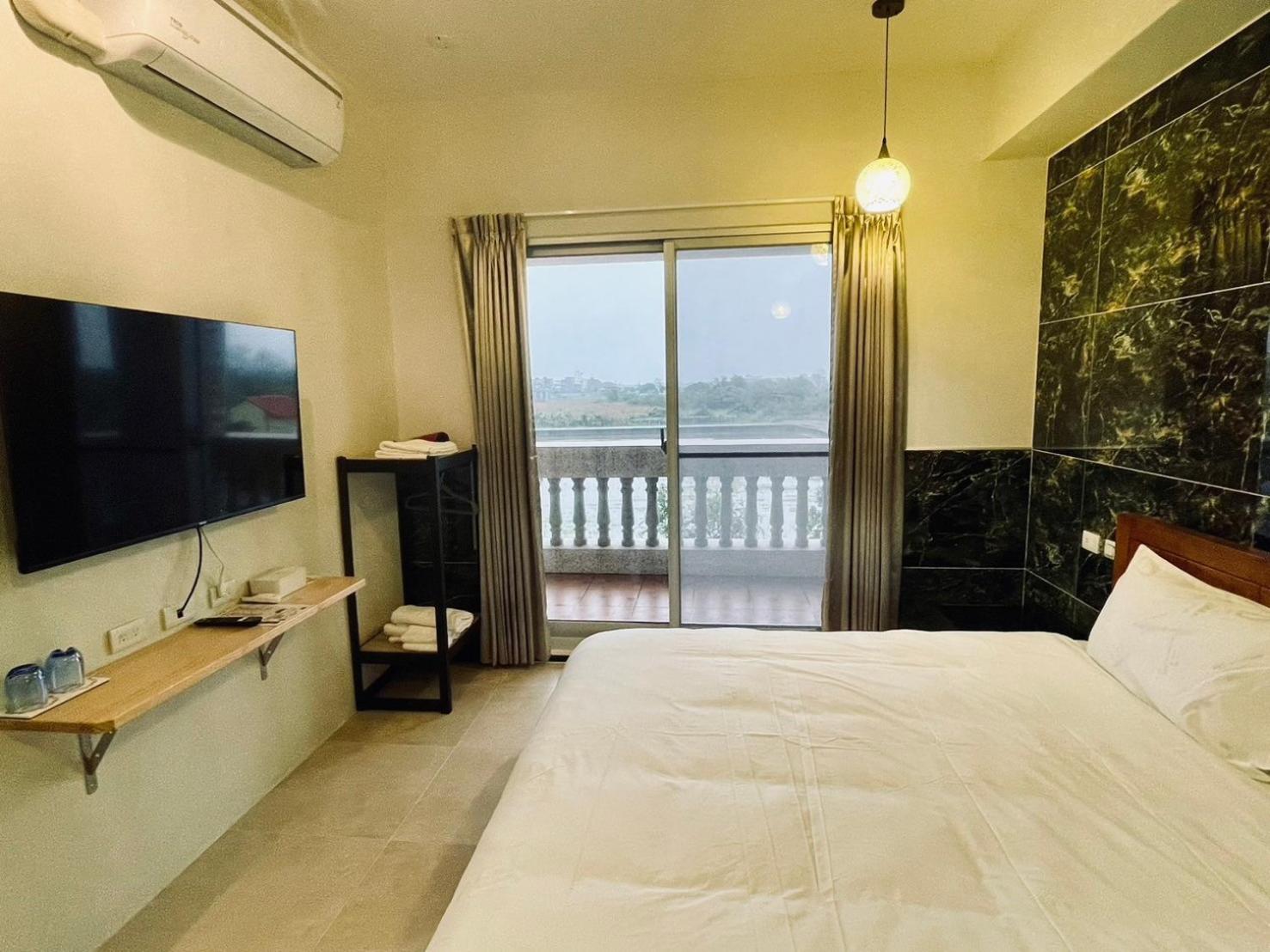 Deluxe Double Room with Balcony photo 2