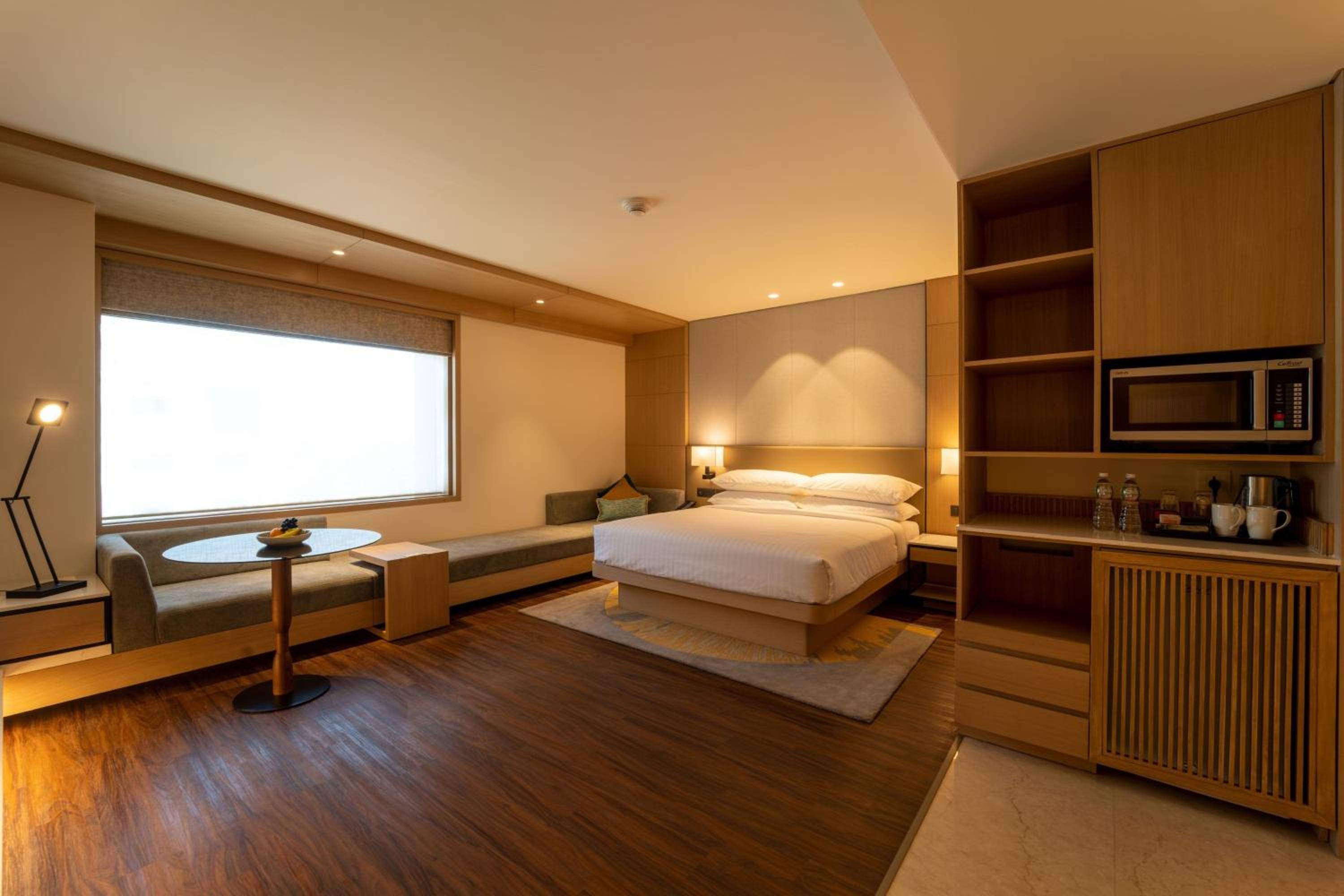 Premium King Room - 20% Discount on F&B and Laundry Service - Photo 4