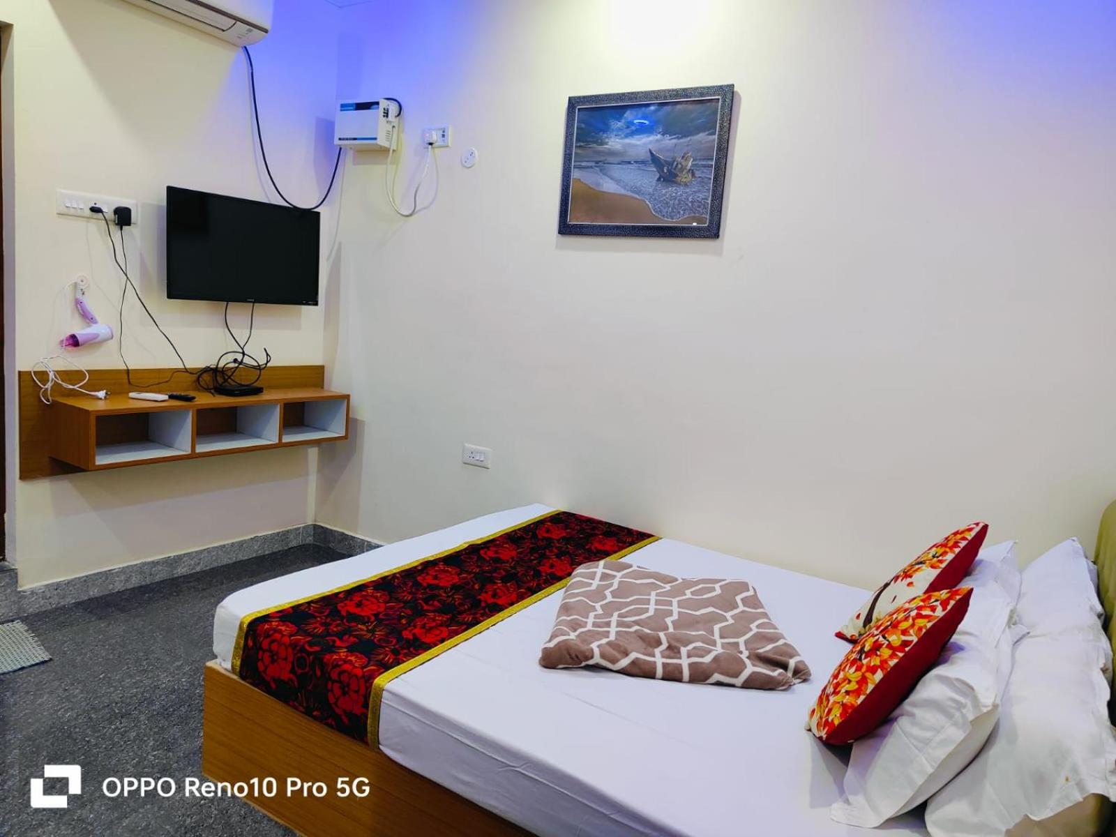 Budget Double Room photo 3