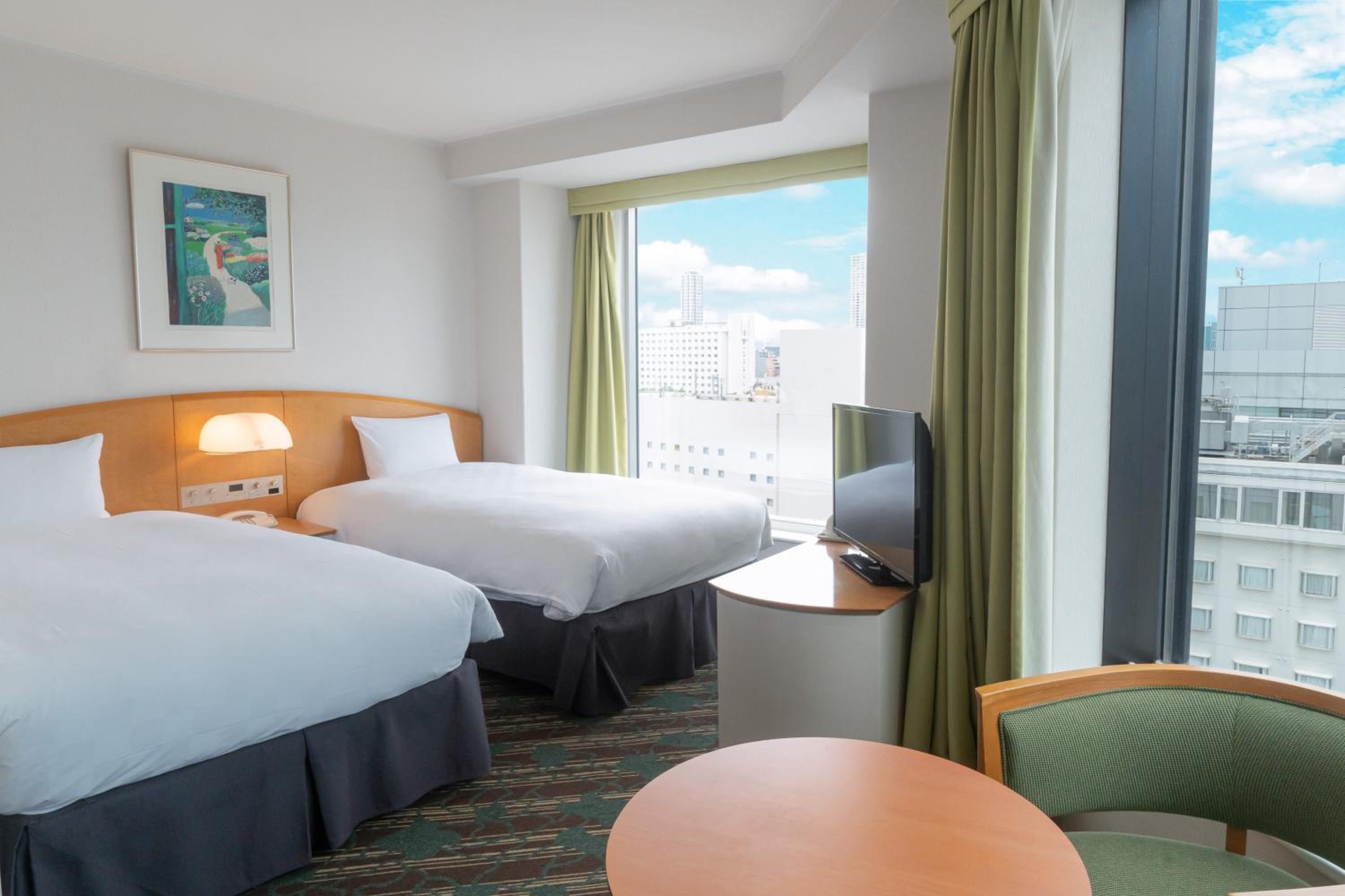 Main Tower 6th-16th Floor Corner Twin Room with Sofa - Non-Smoking photo 1