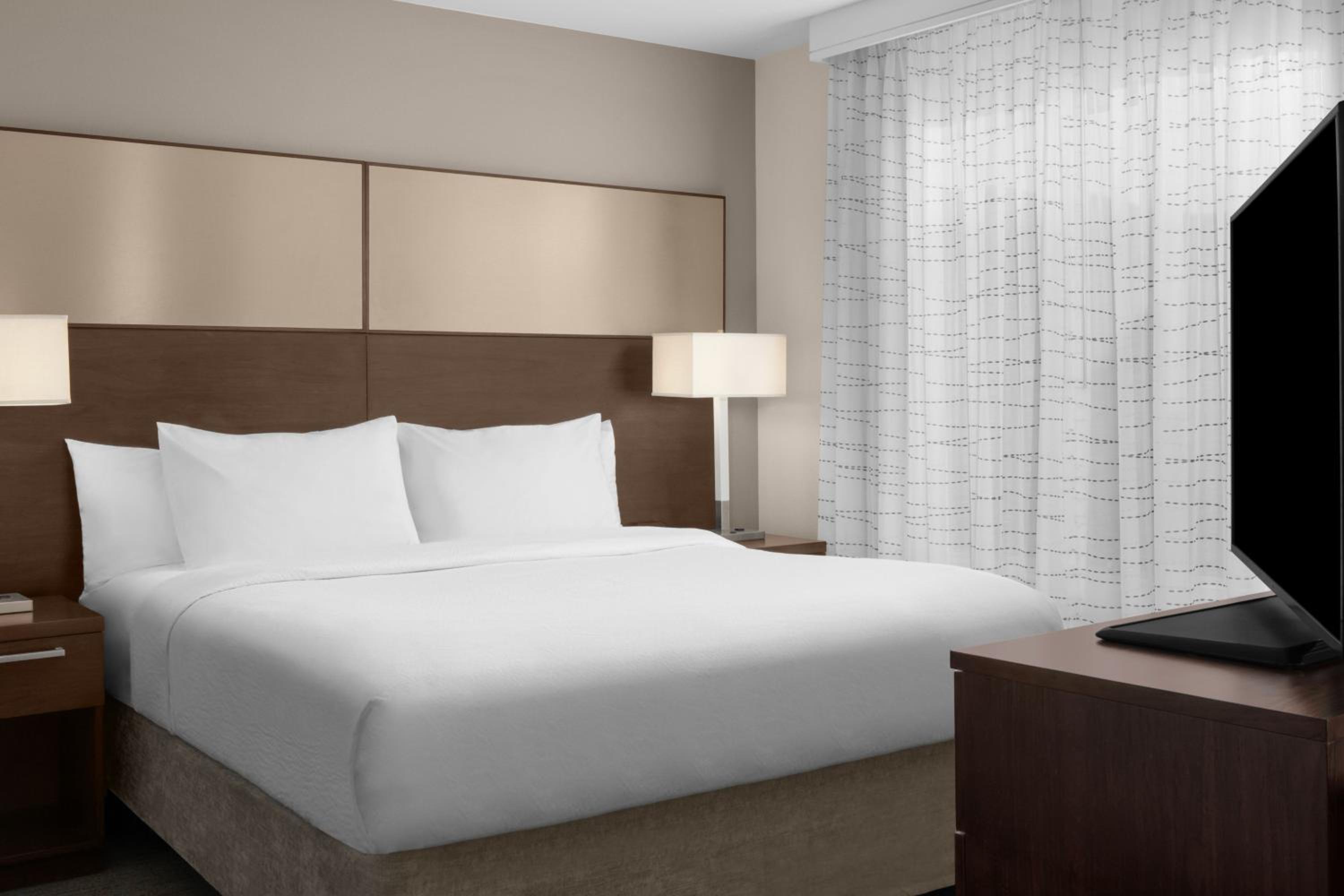 King Studio Suite with Sofa Bed - Non-Smoking - Photo 6