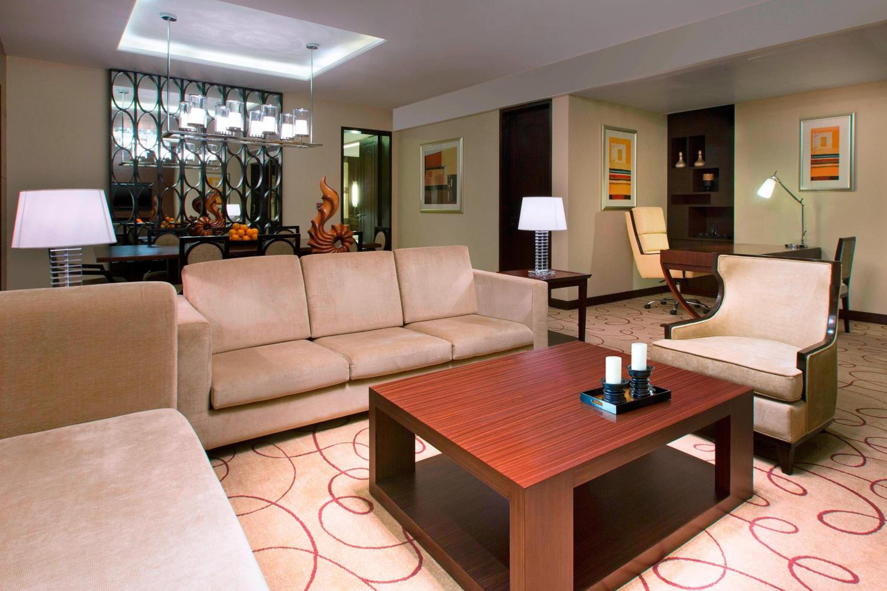 Presidential Suite with Executive Lounge Access photo 2