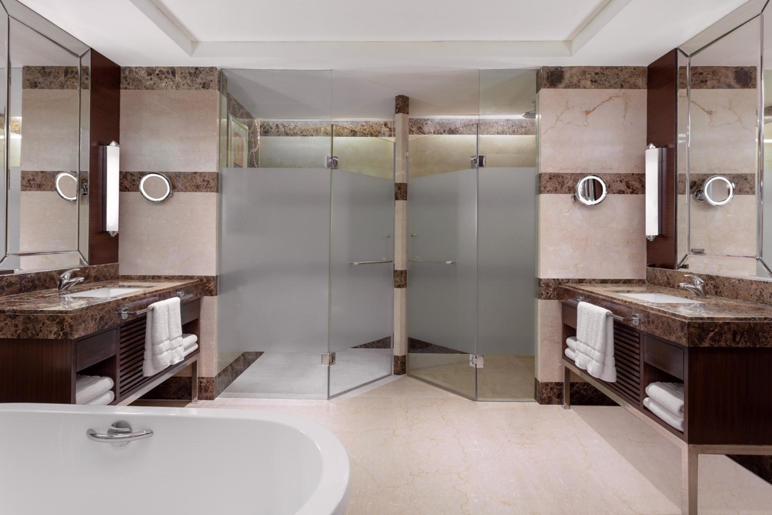 Presidential Suite with Executive Lounge Access photo 3