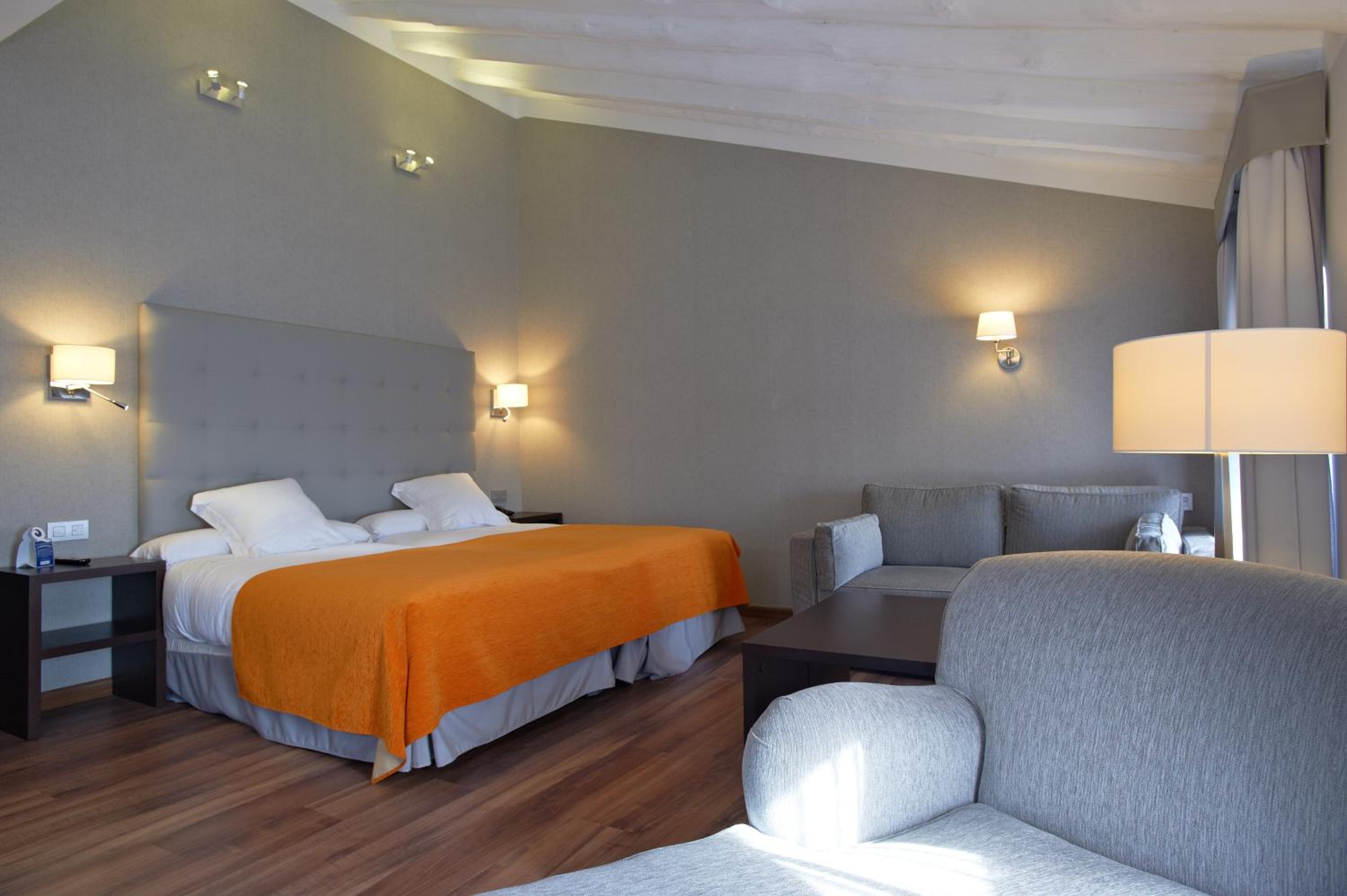 Suite Junior con Acceso al Spa (2 Adultos + 2 Niños)