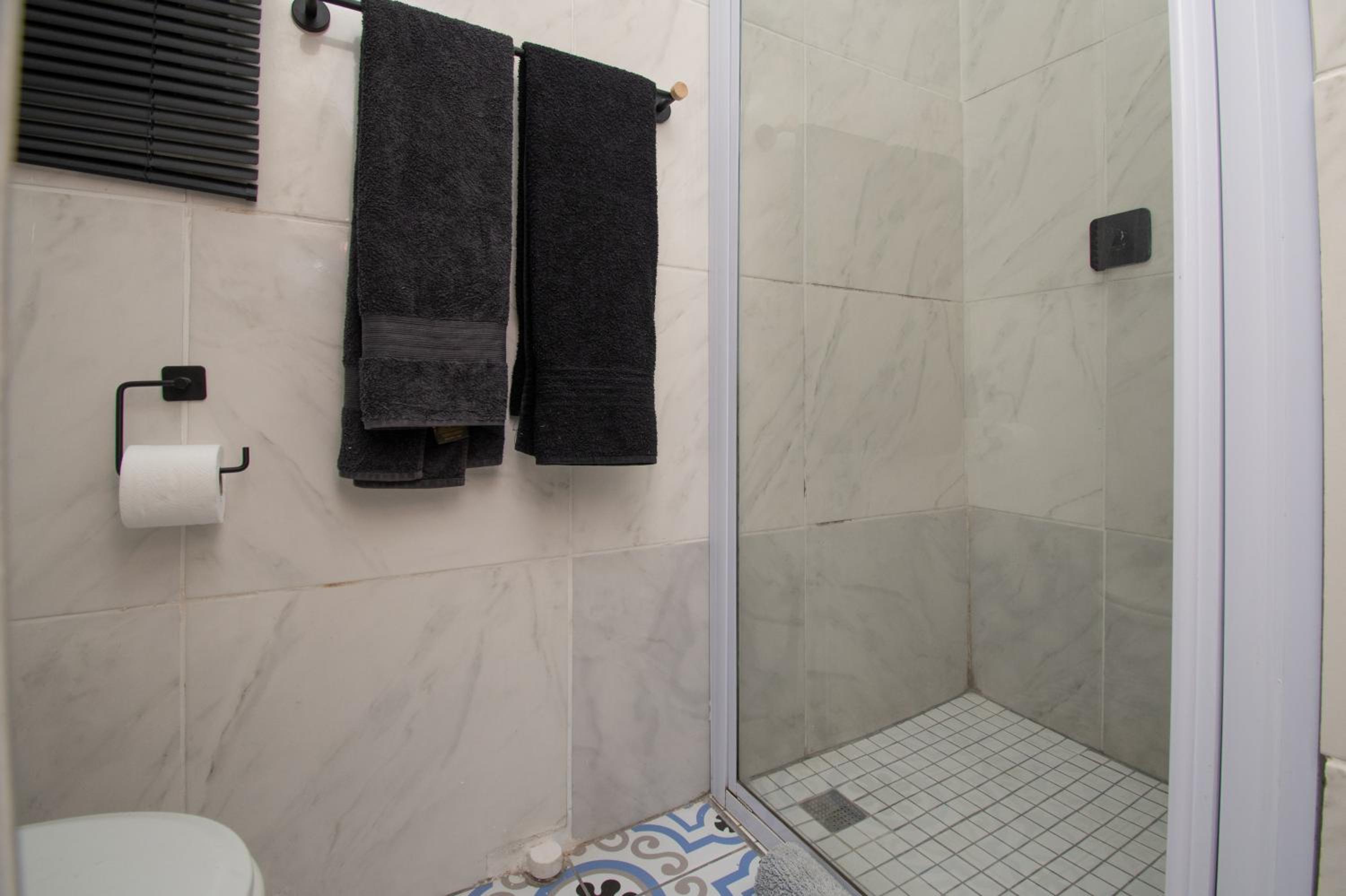 Standard King Room - Photo 4