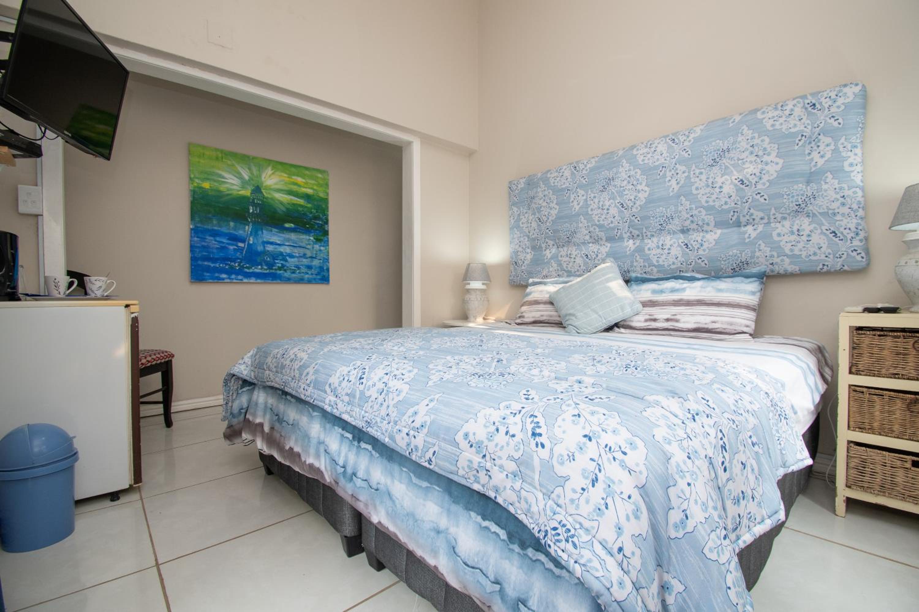 Standard King Room - Photo 7
