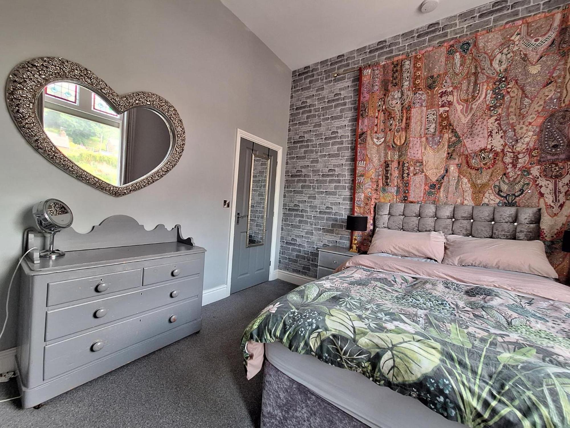 One-Bedroom Apartment - Photo 32
