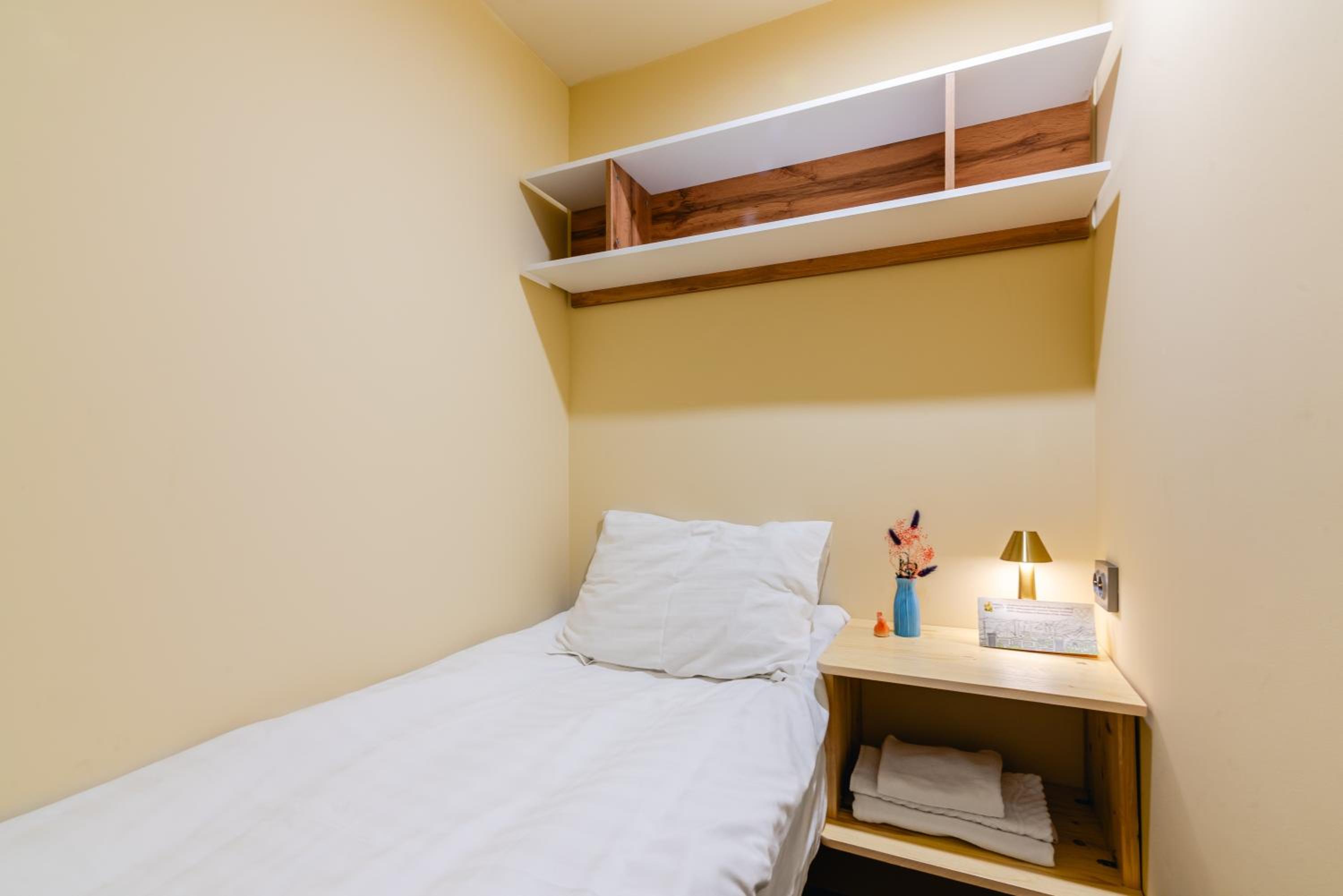 Single Room with Shared Bathroom photo 3