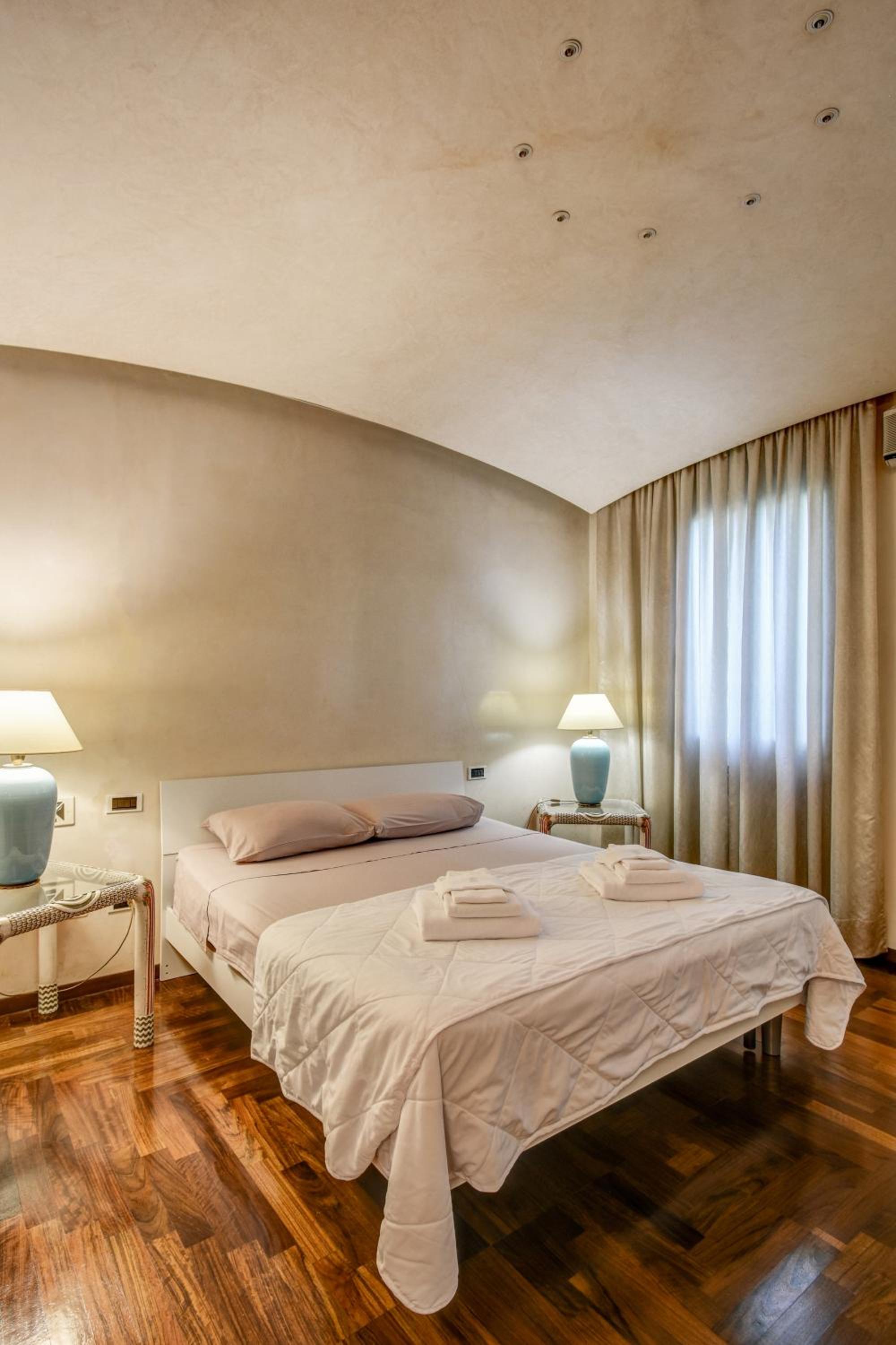 Double Room With Private Bathroom photo 3