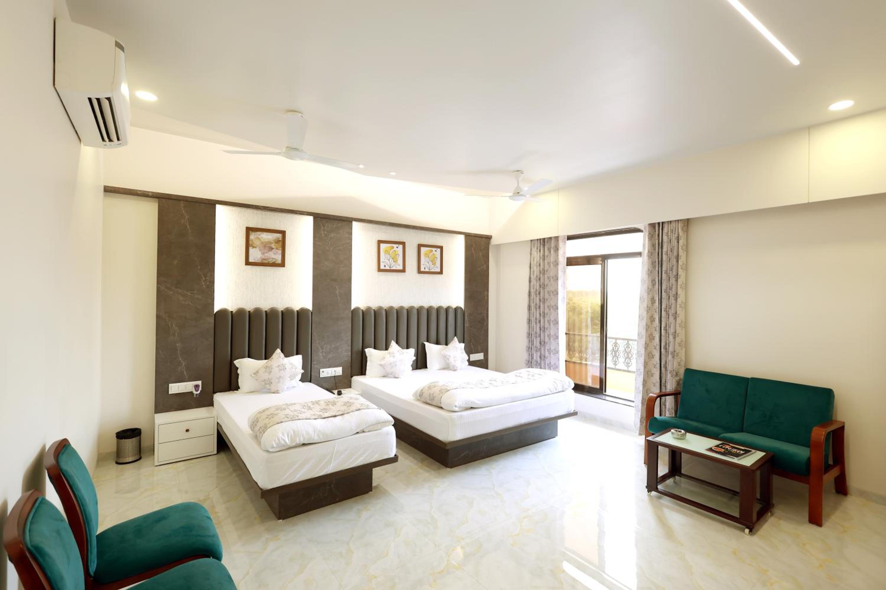 Executive Triple Room