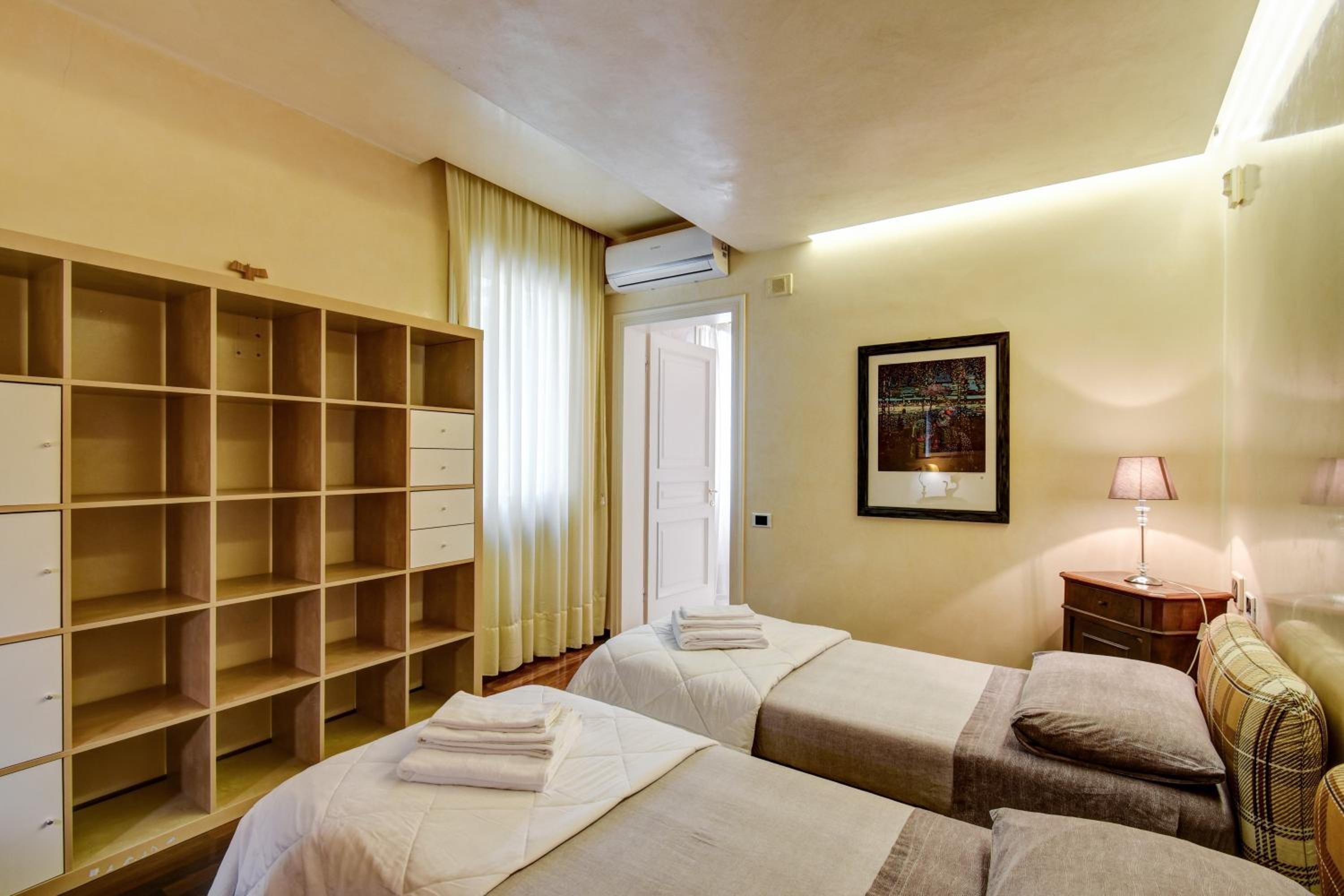 Twin Room With Private Bathroom photo 2