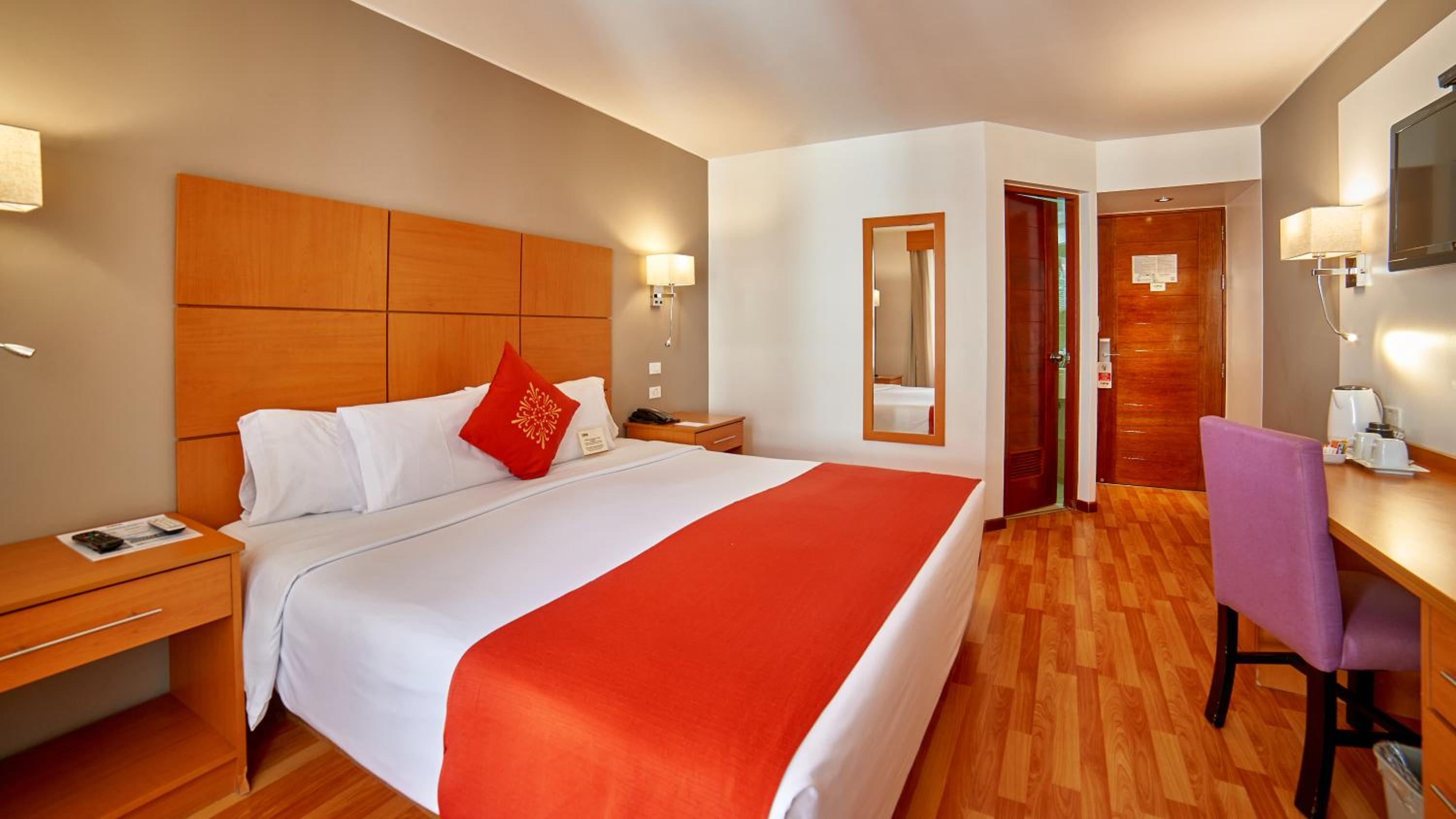 Standard King Room with One King Size Bed - Photo 8