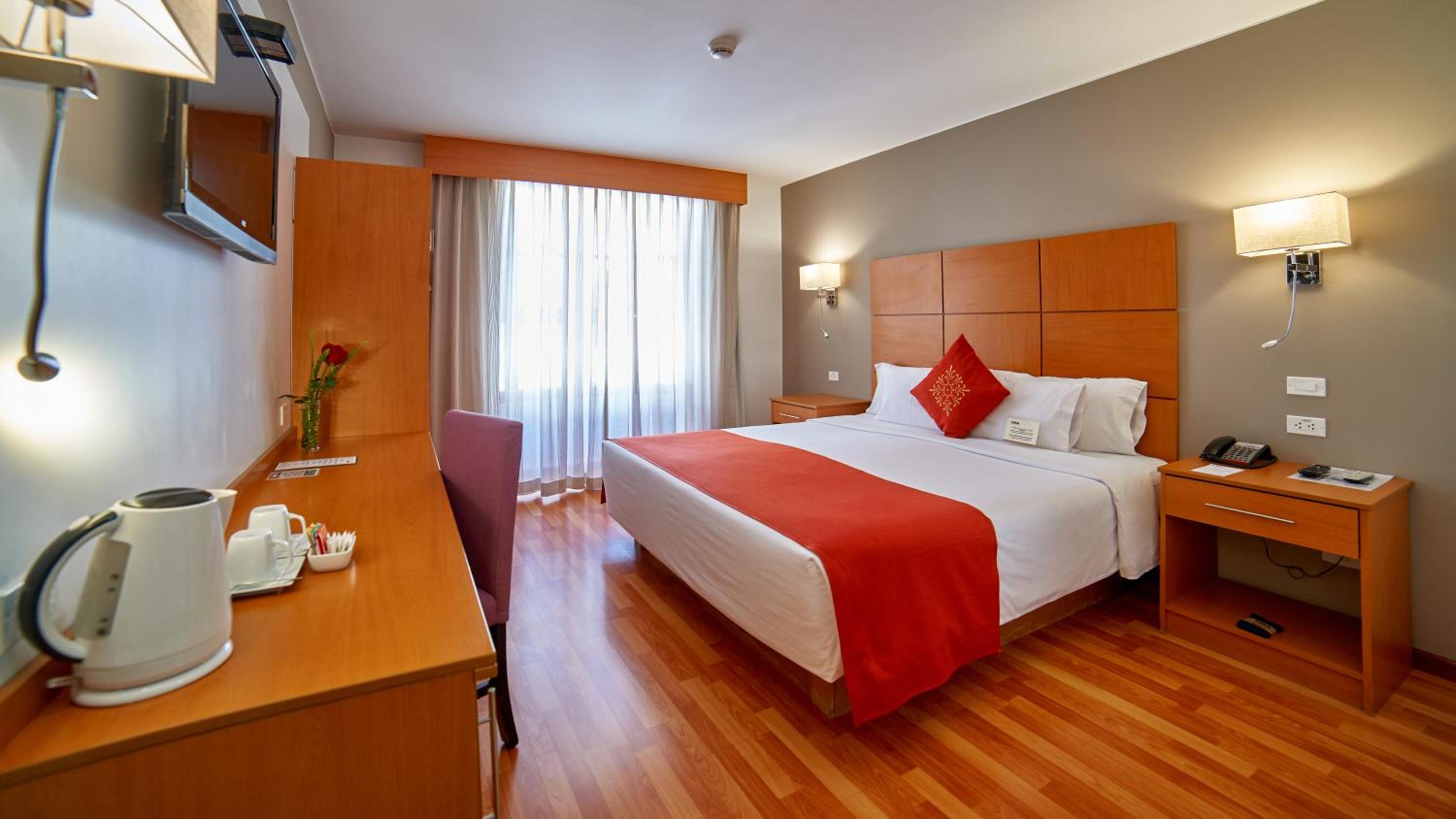 Standard King Room with One King Size Bed - Photo 10