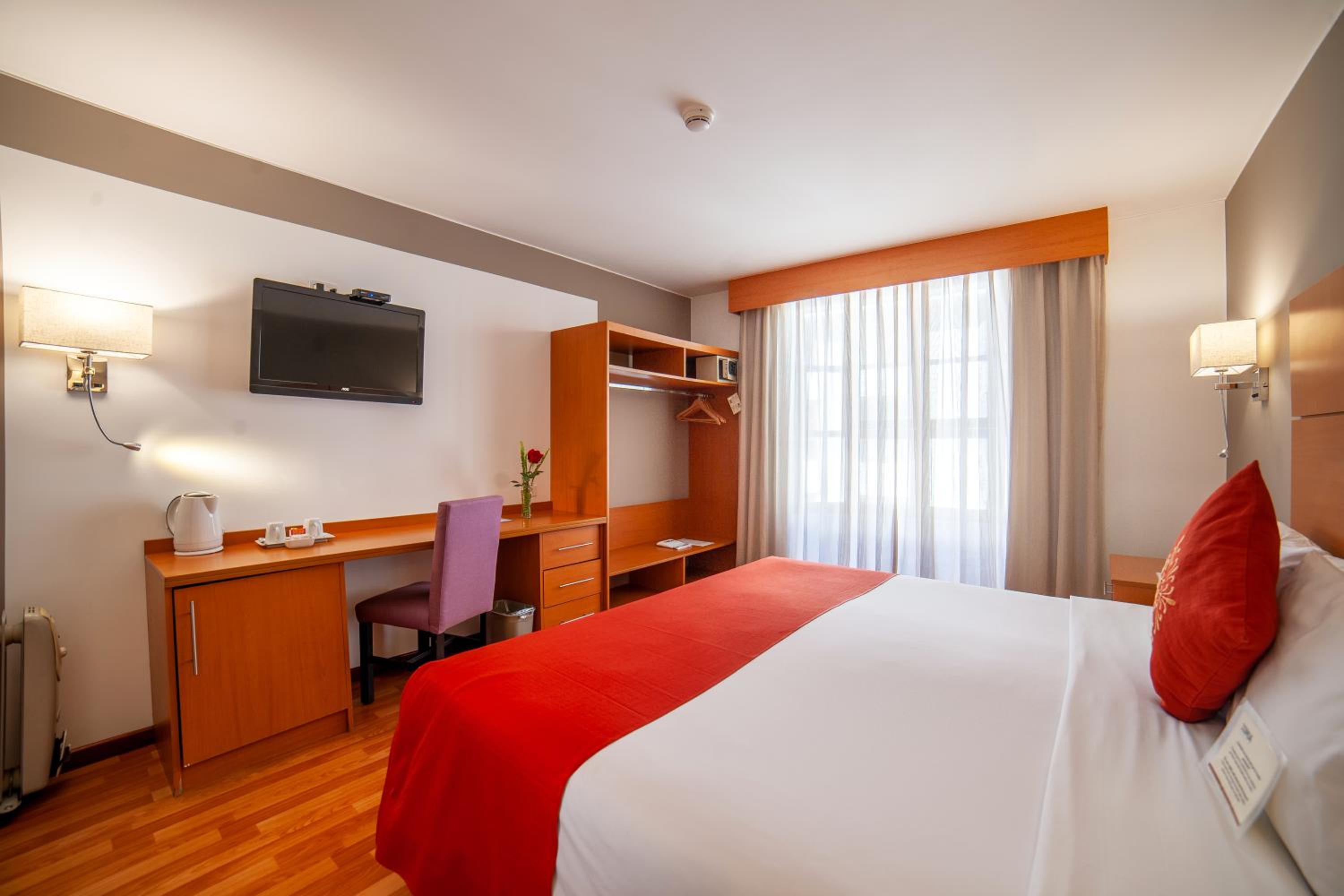 Standard King Room with One King Size Bed - Photo 9