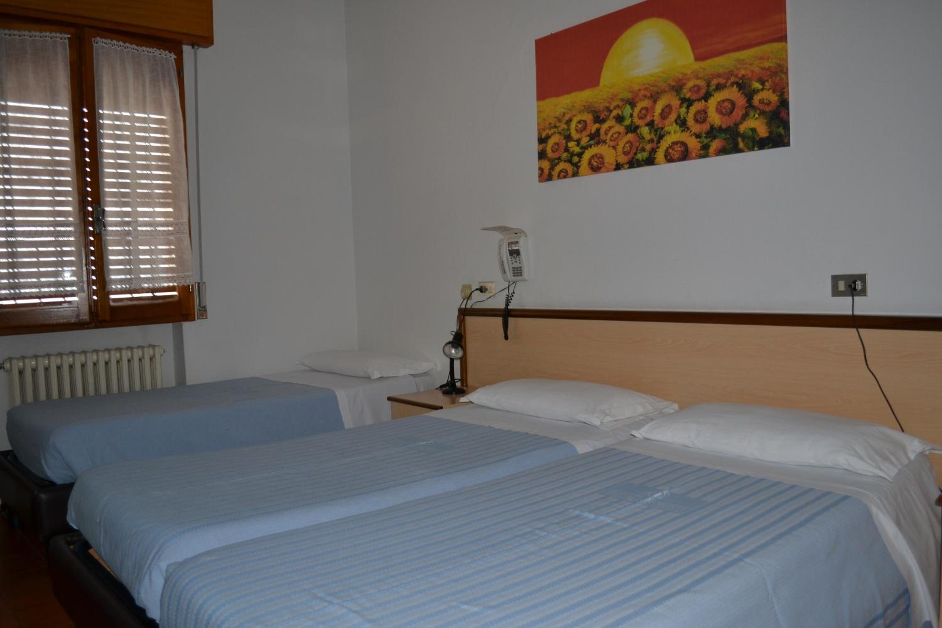 Standard Triple Room photo 3