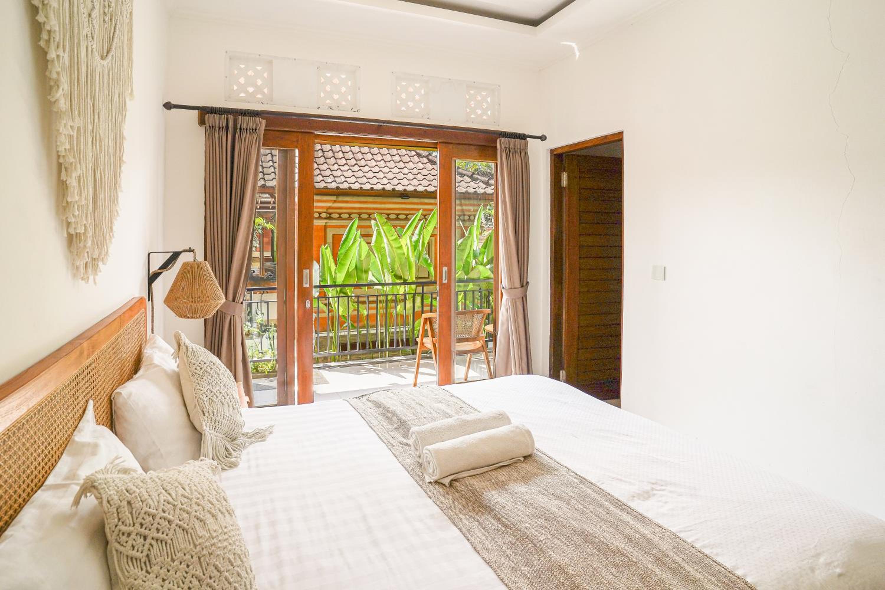 Double Room with Patio - Photo 18