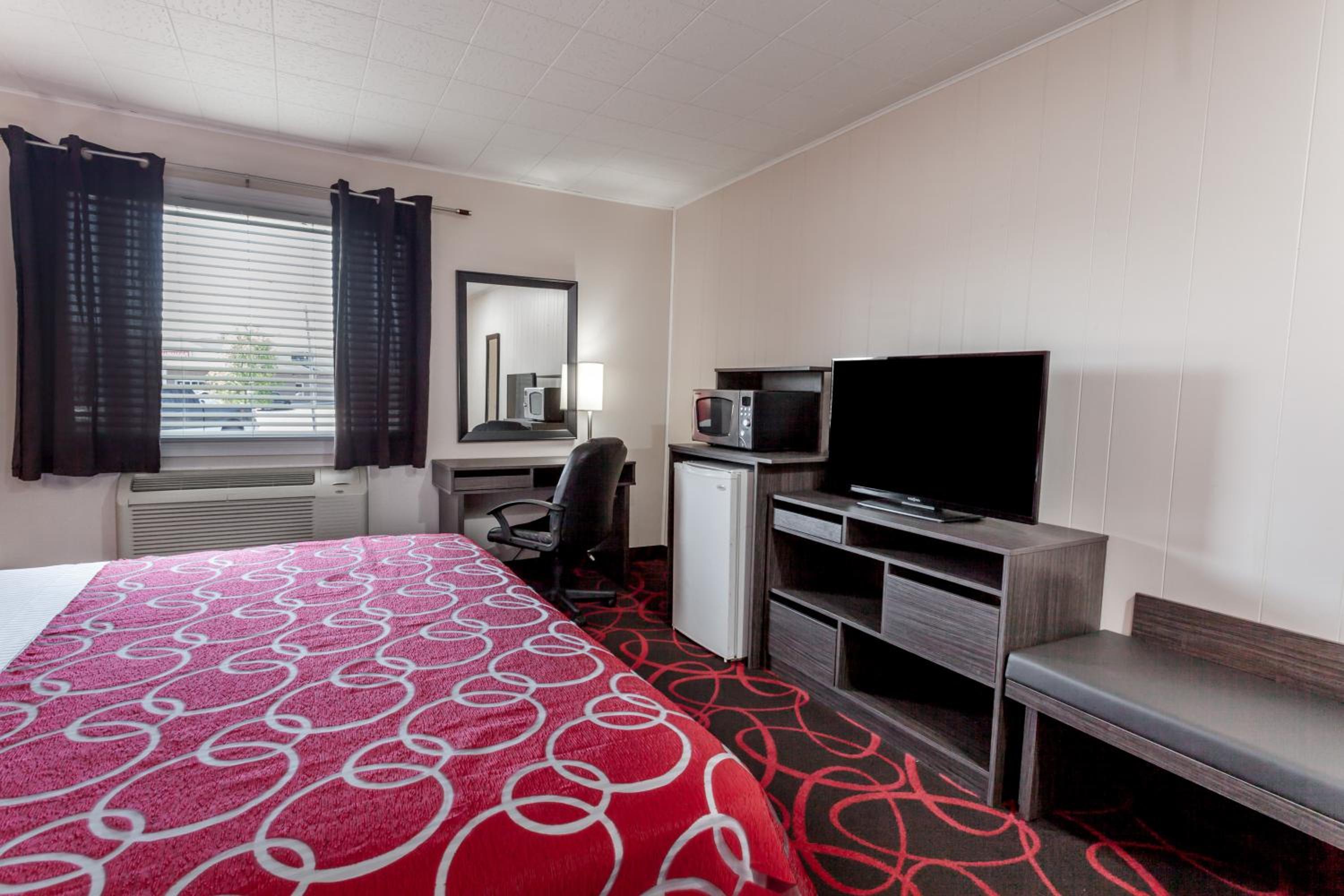 King Room - Non-Smoking - Photo 2