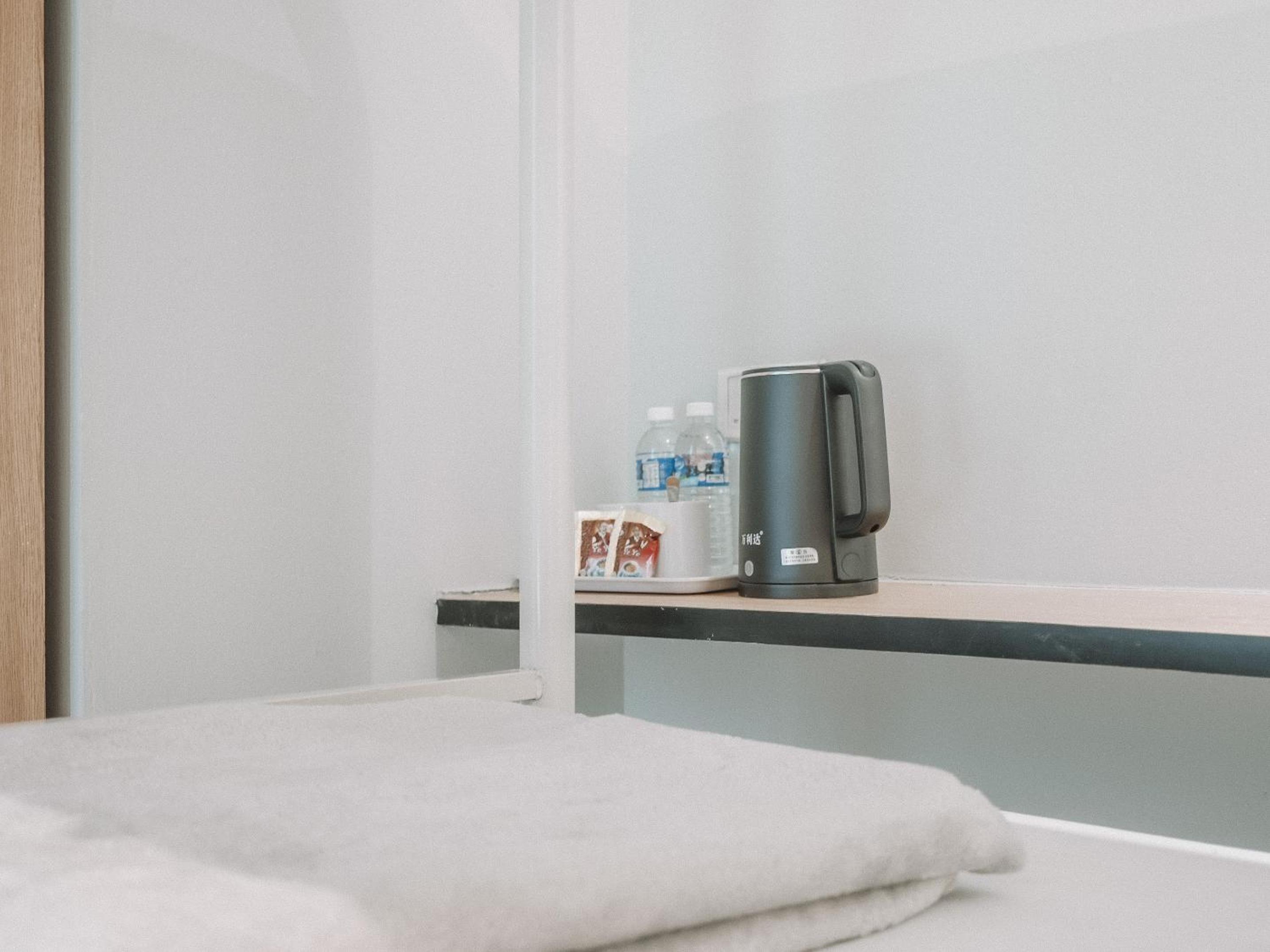 Single Capsule In 2-Bed Female No Window Room photo 3