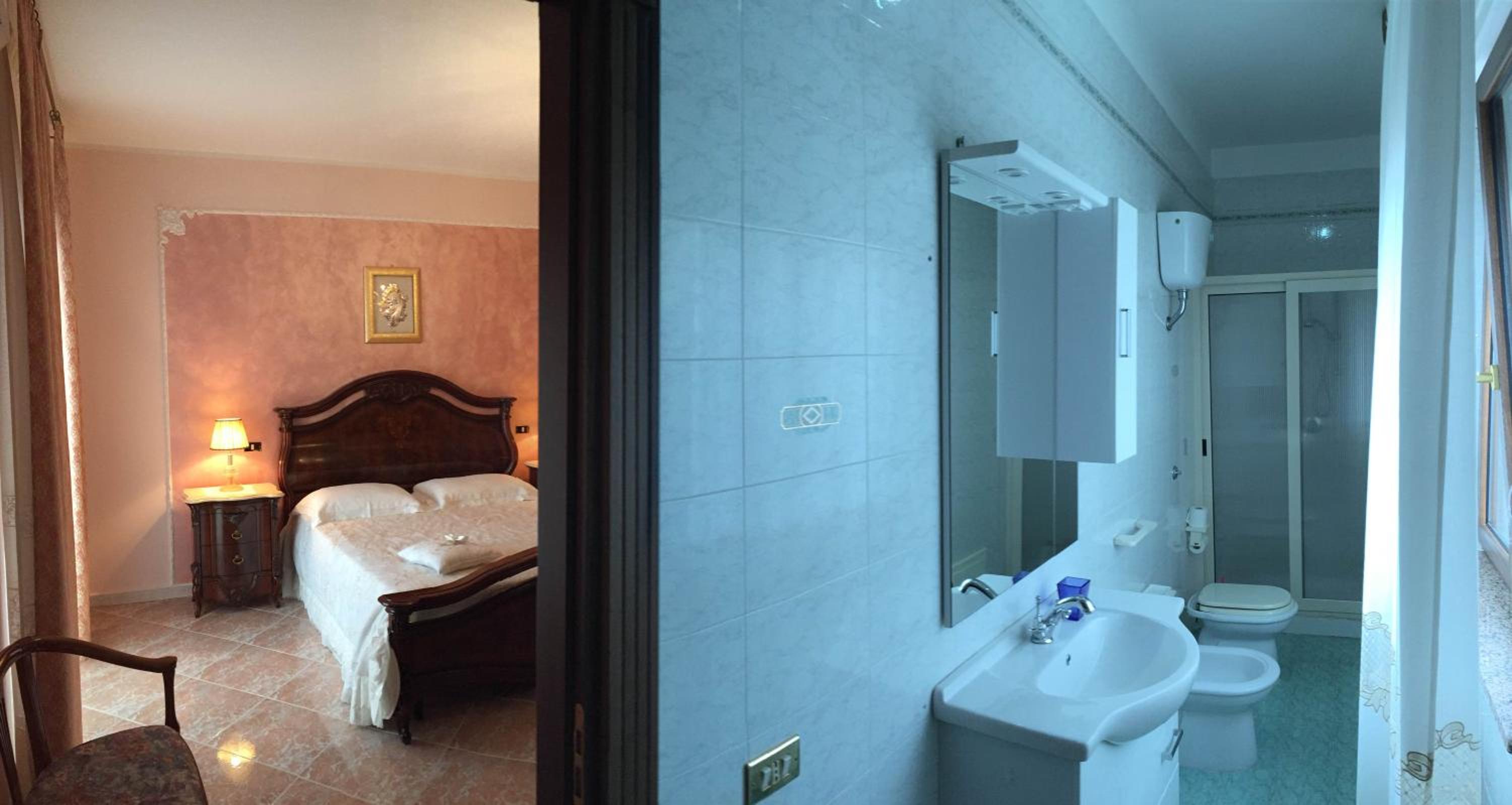 Deluxe Double Room with Balcony photo 3