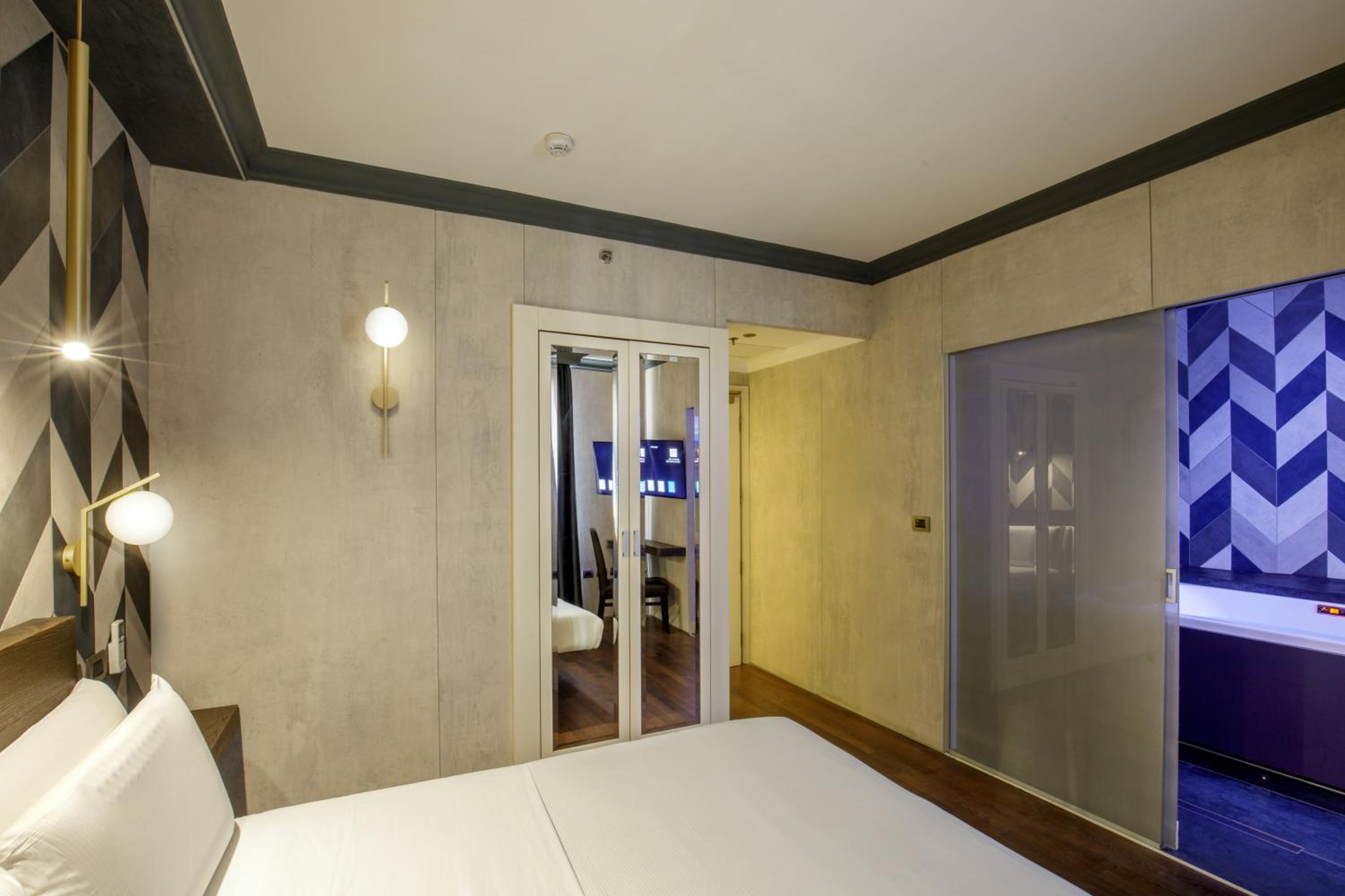 Suite with Private Pool photo 2