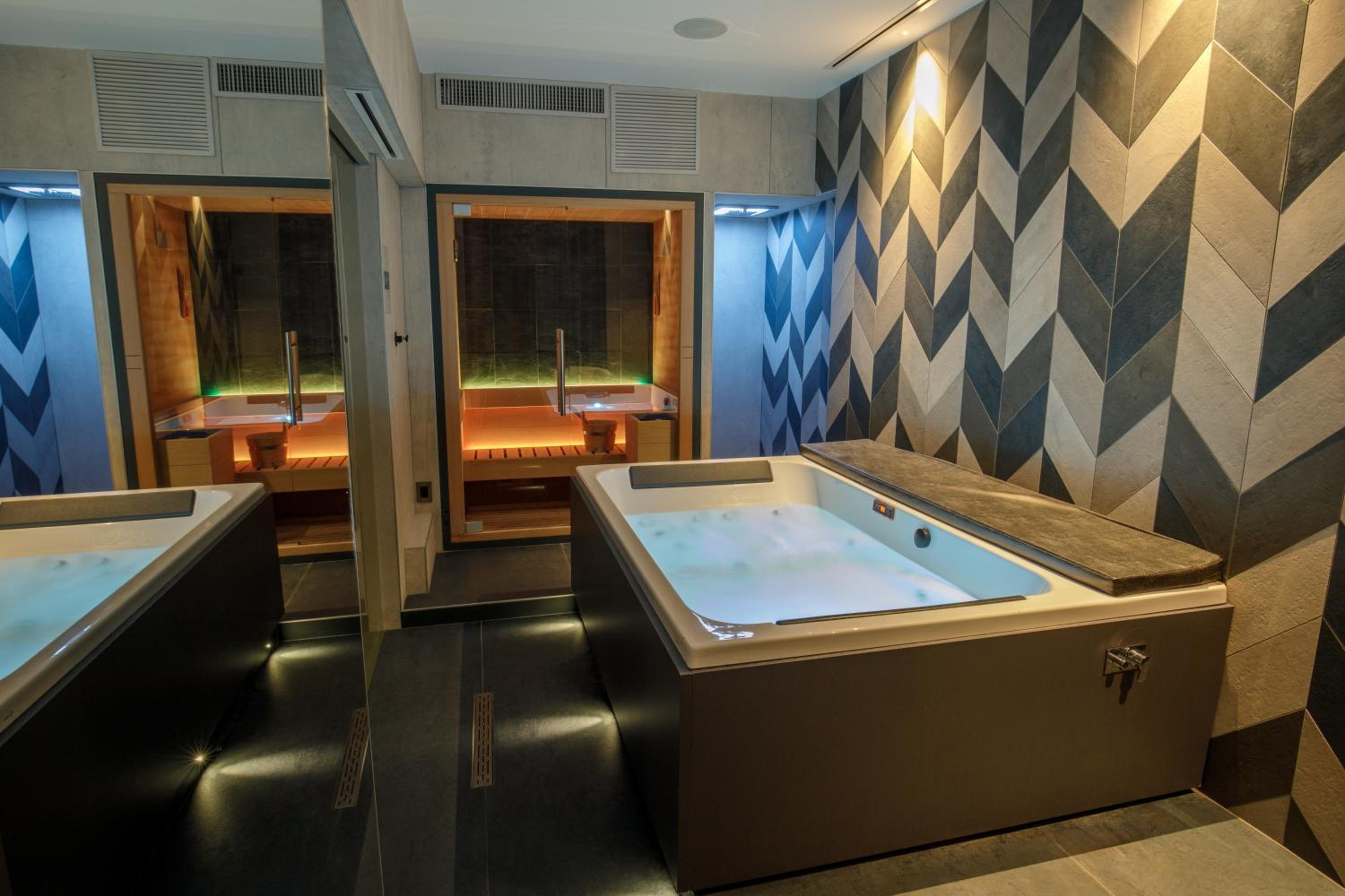 Suite with Private Pool photo 3