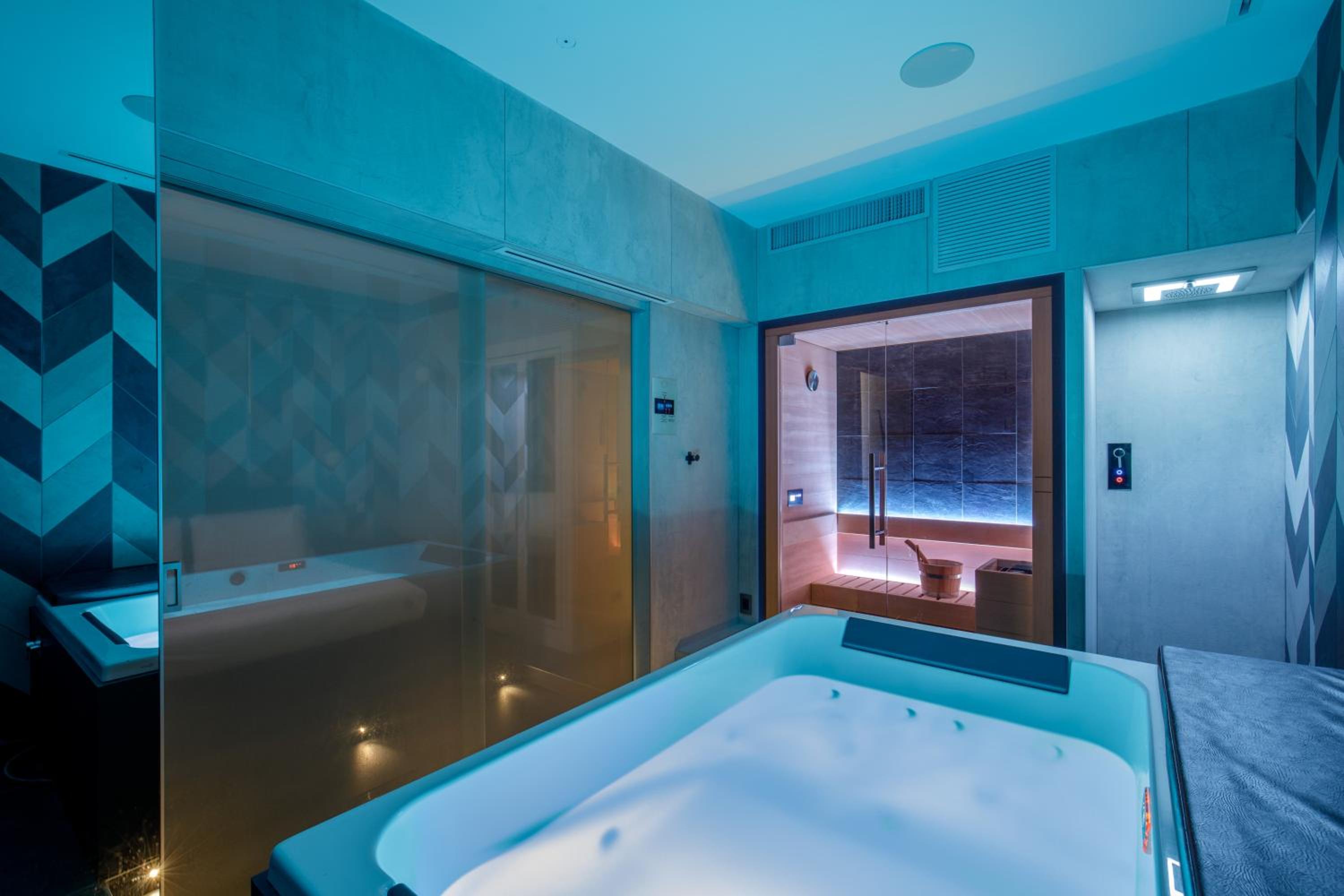 Suite with Private Pool photo 2