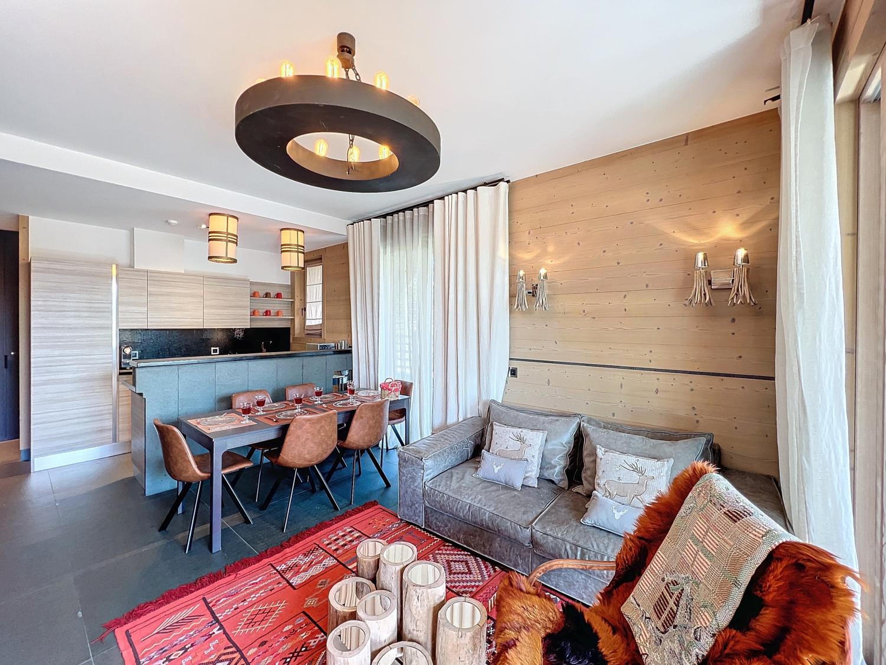 Three-Bedroom Deluxe Apartment photo 2