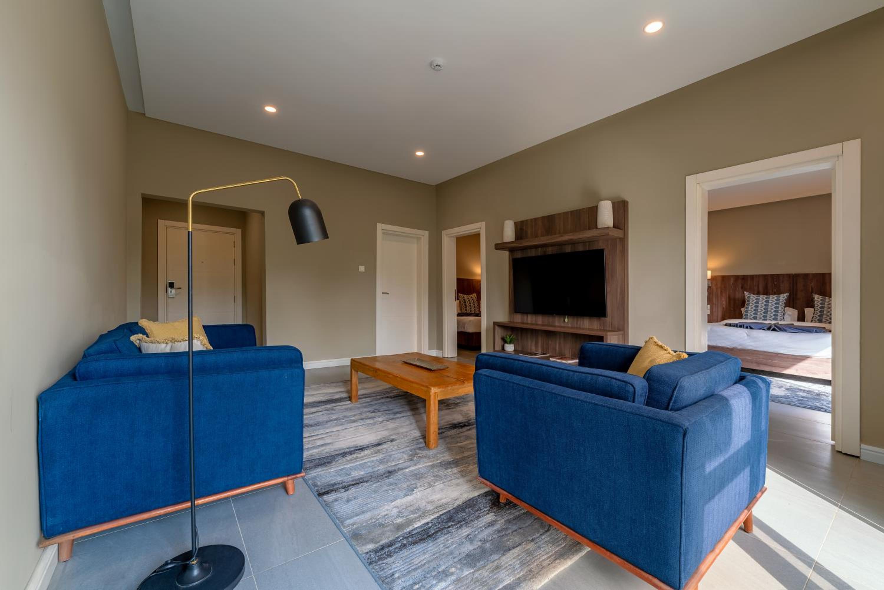 Executive Suite - Photo 5