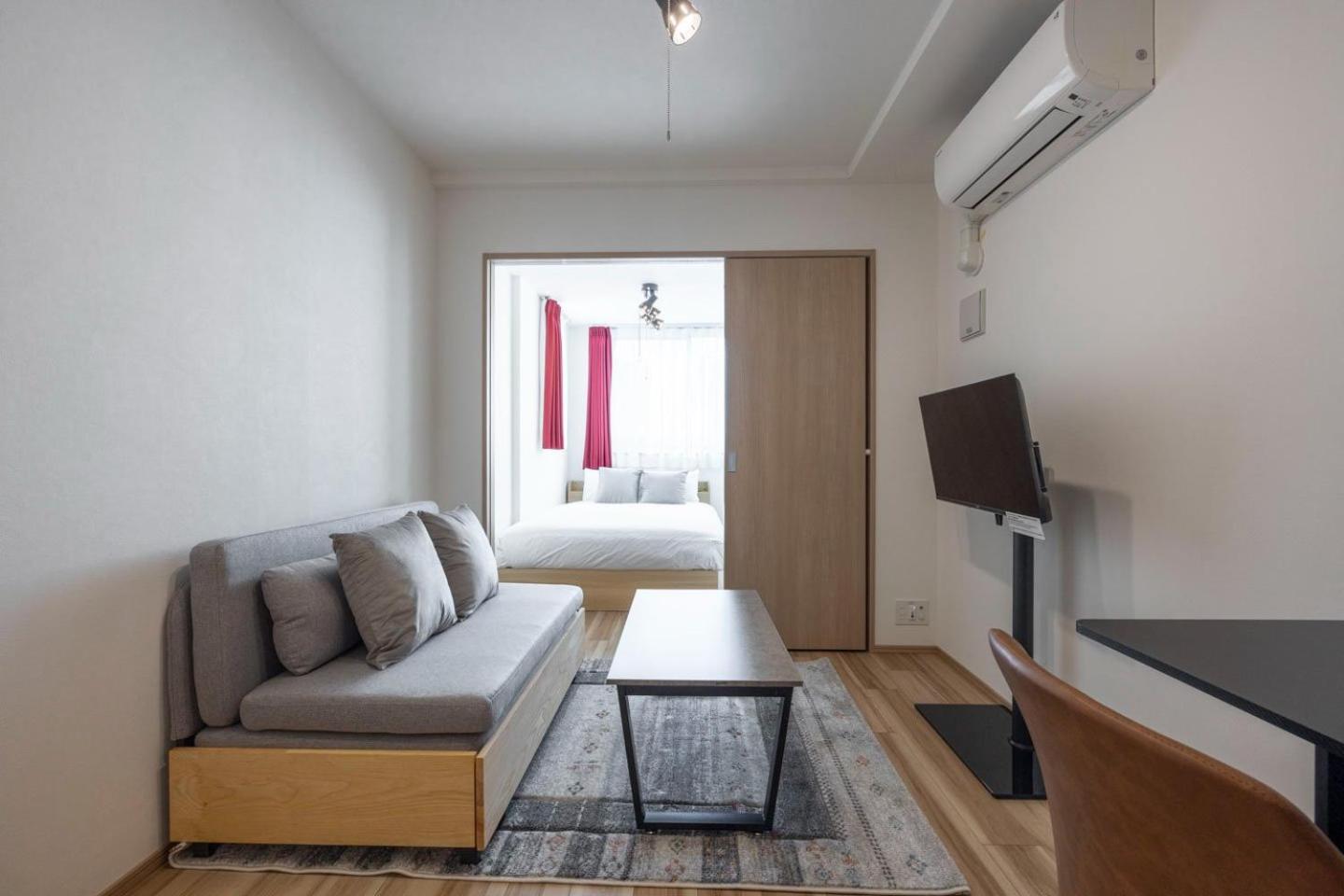 One-Bedroom Apartment photo 1