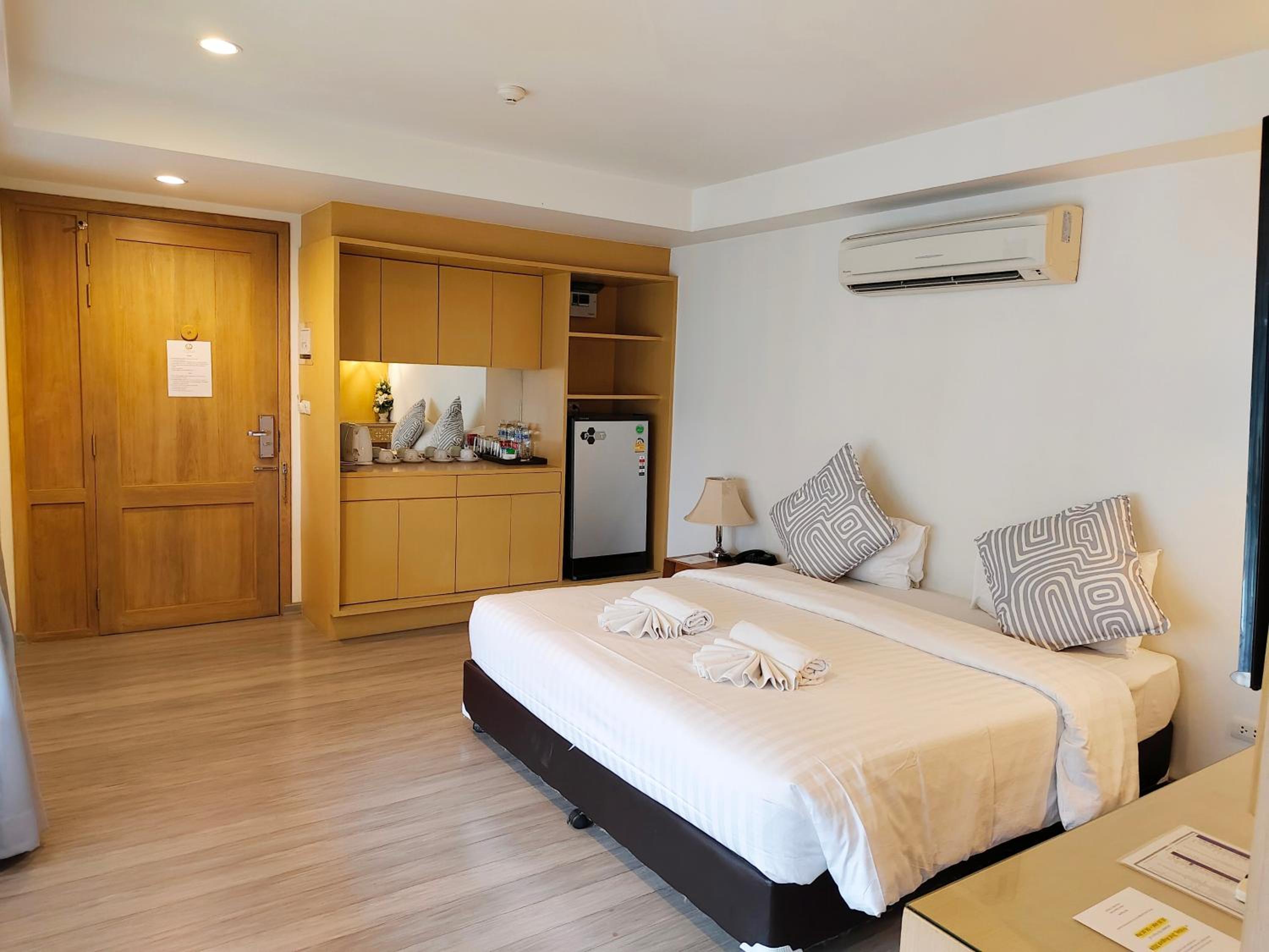 Executive Suite - Photo 5
