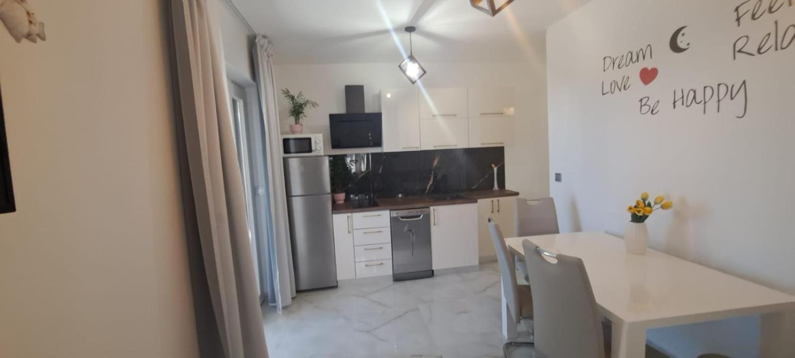 Apartment with Sea View photo 2