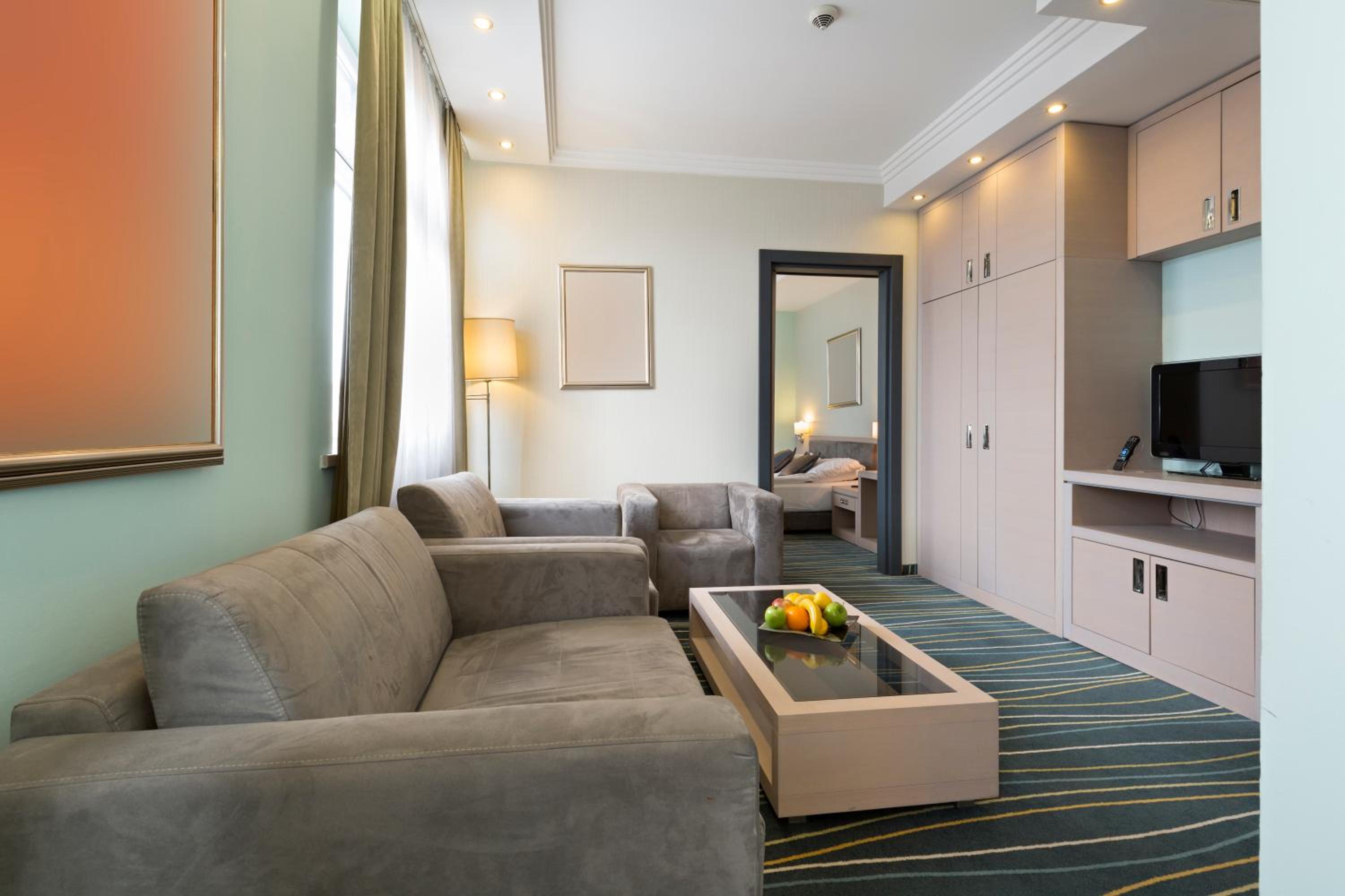 Family Room - Photo 4