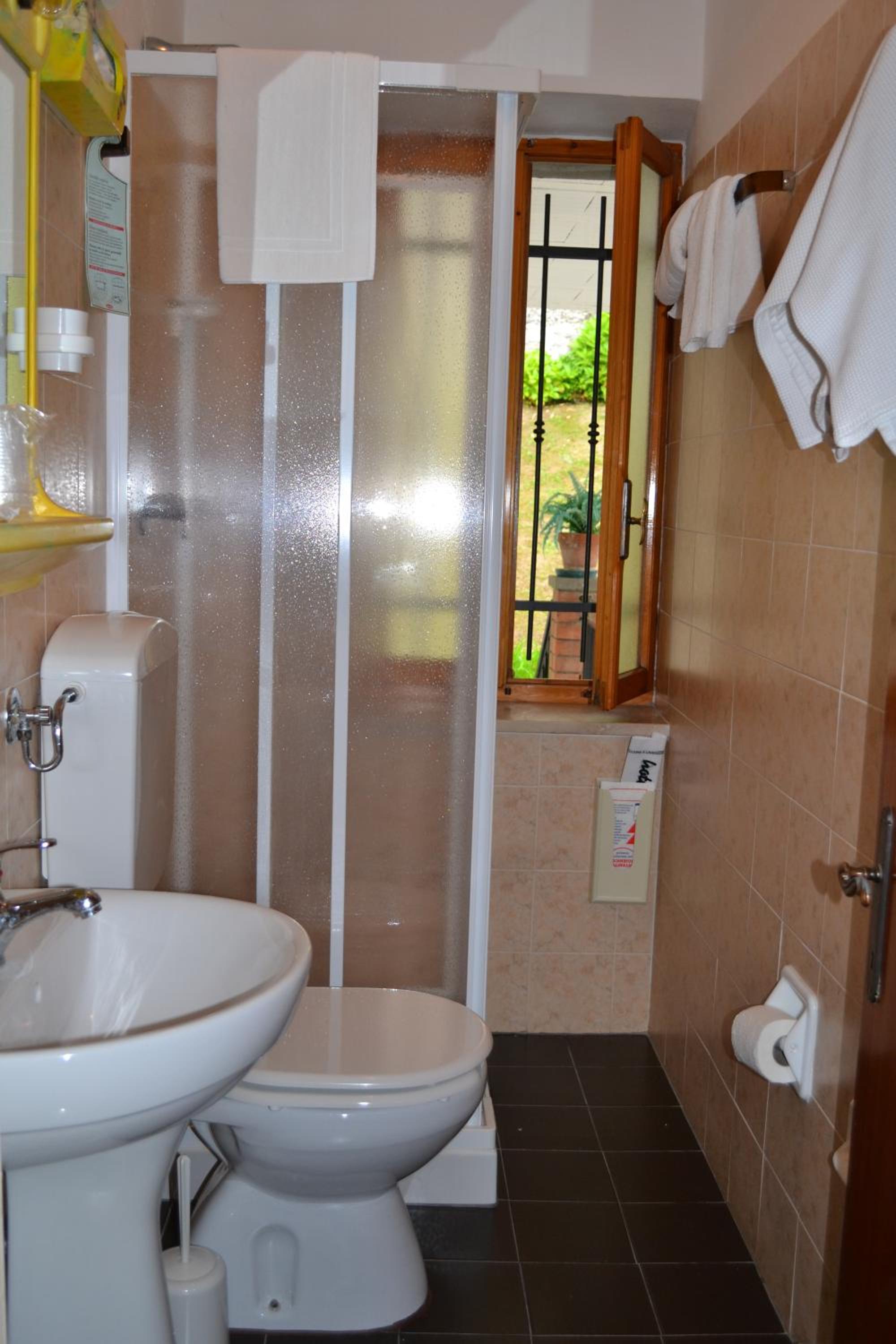 Standard Double or Twin Room photo 2