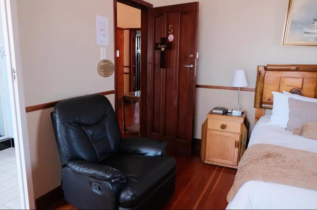 Double Room with Private Bathroom photo 2