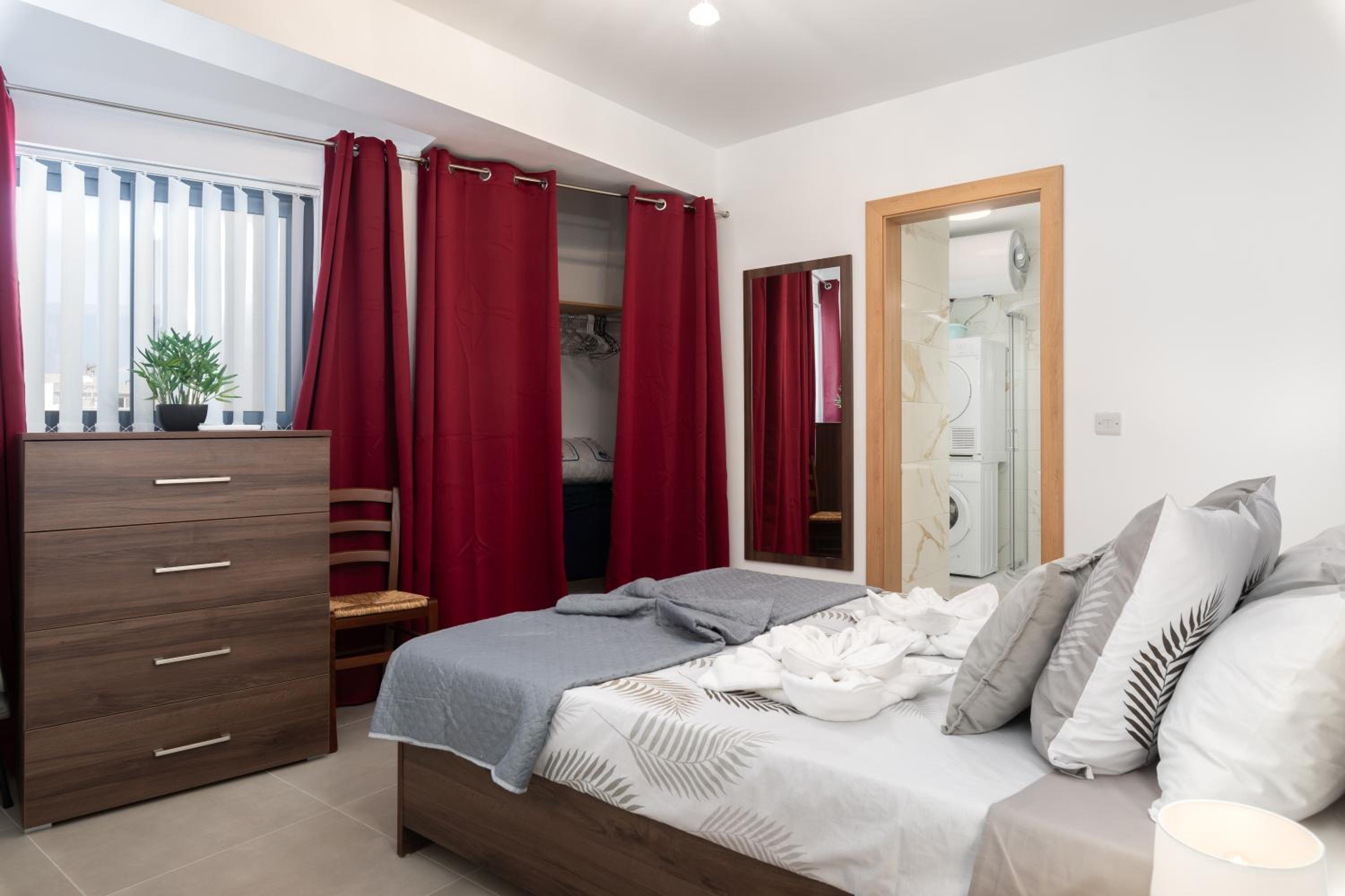 Two-Bedroom Apartment with Balcony photo 2