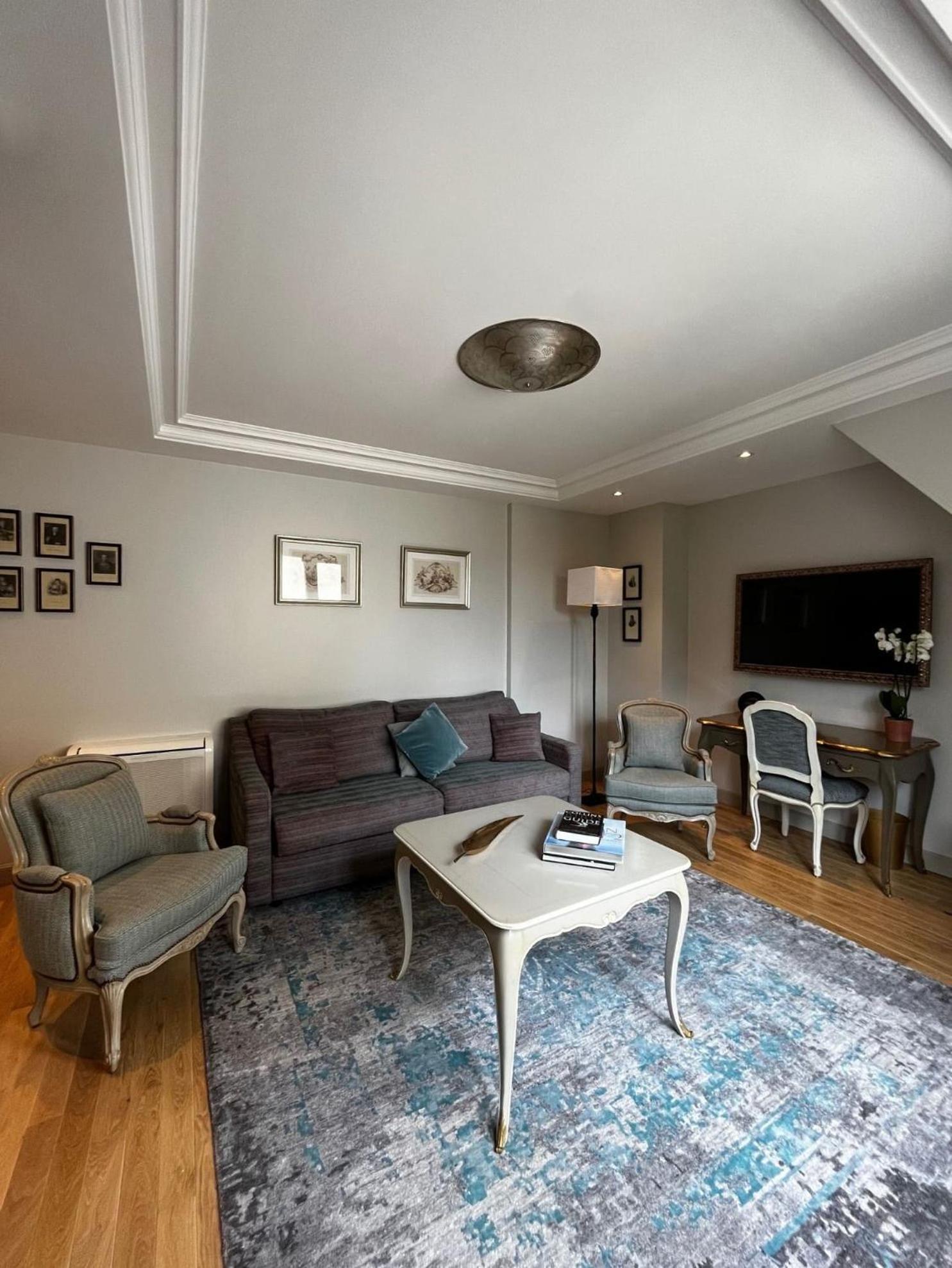 Suite Suite
