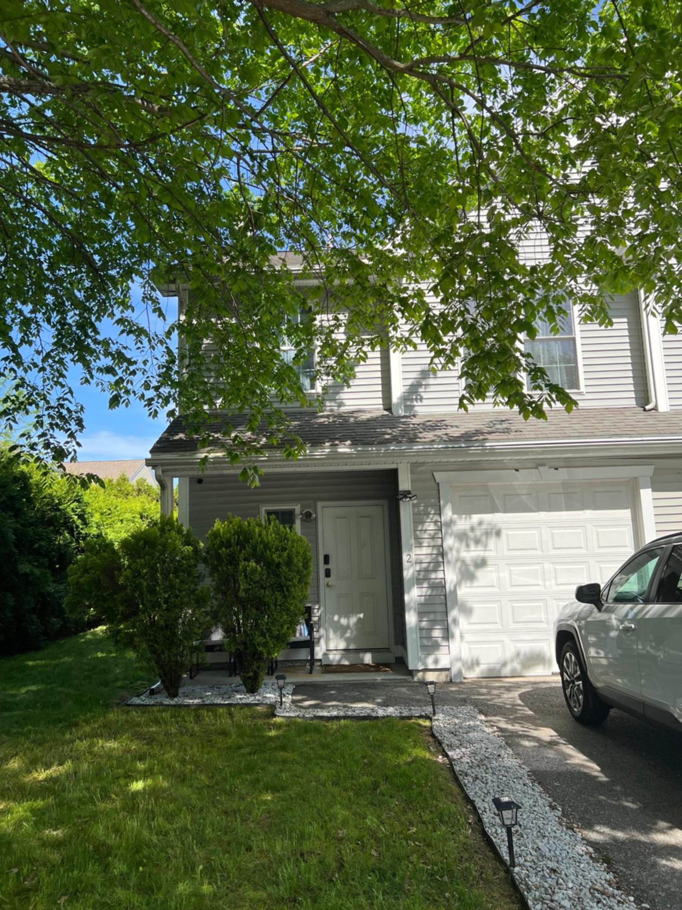 Three-Bedroom House photo 2