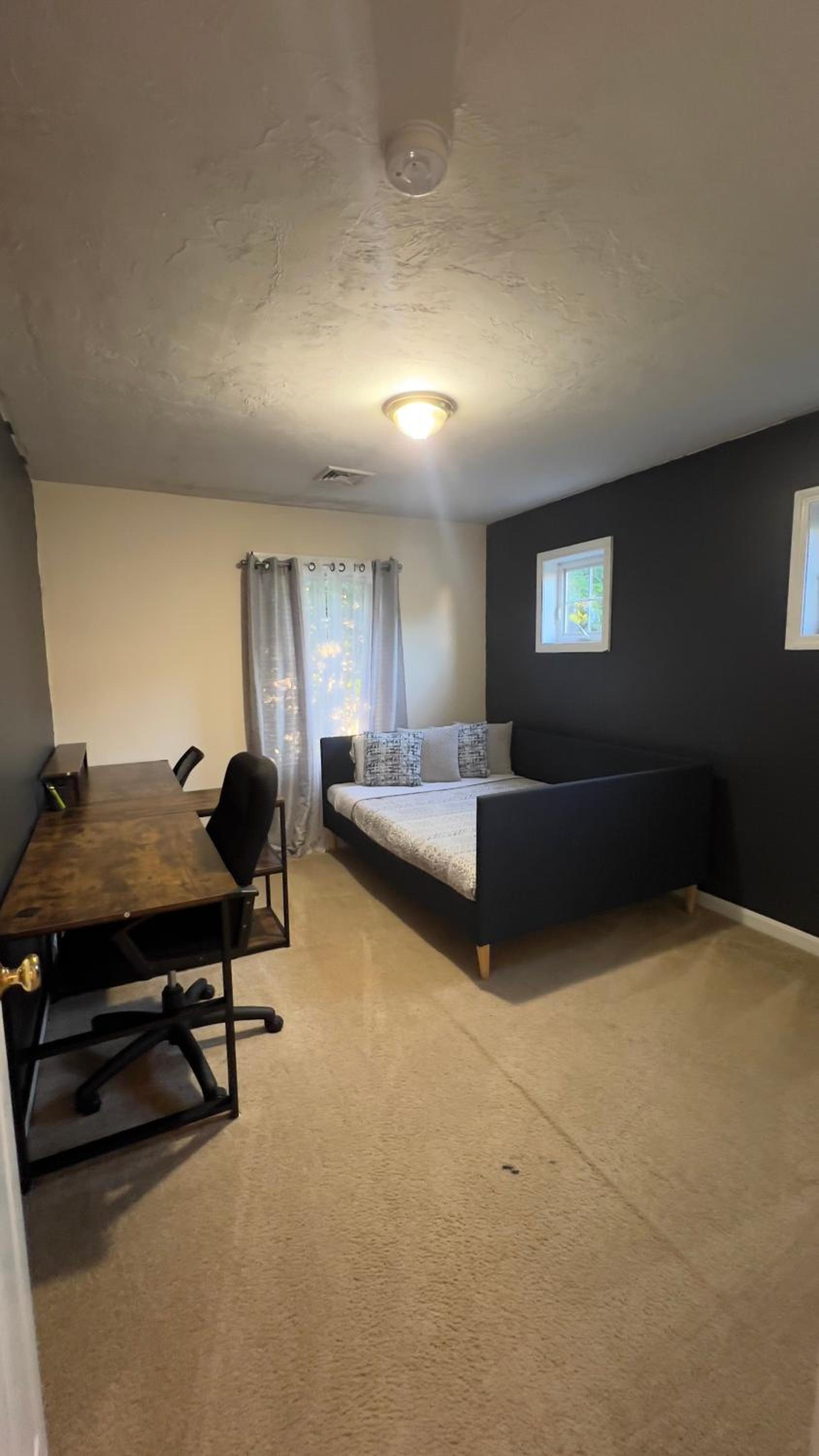 Three-Bedroom House photo 3