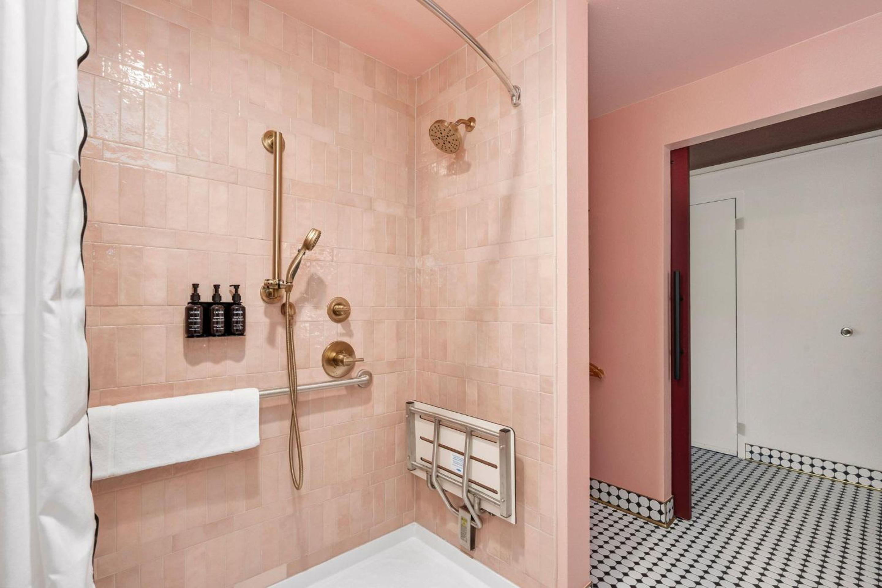 King Room with Roll-In Shower and Interior Access - Disability Access/Non-Smoking
