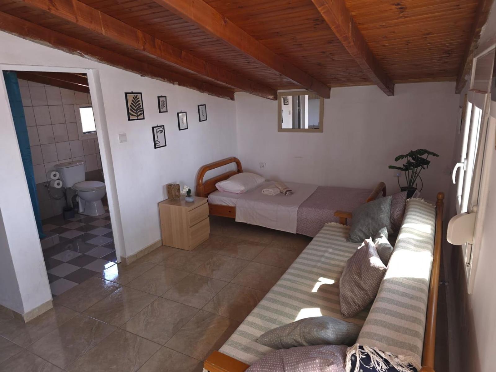One-Bedroom House photo 1