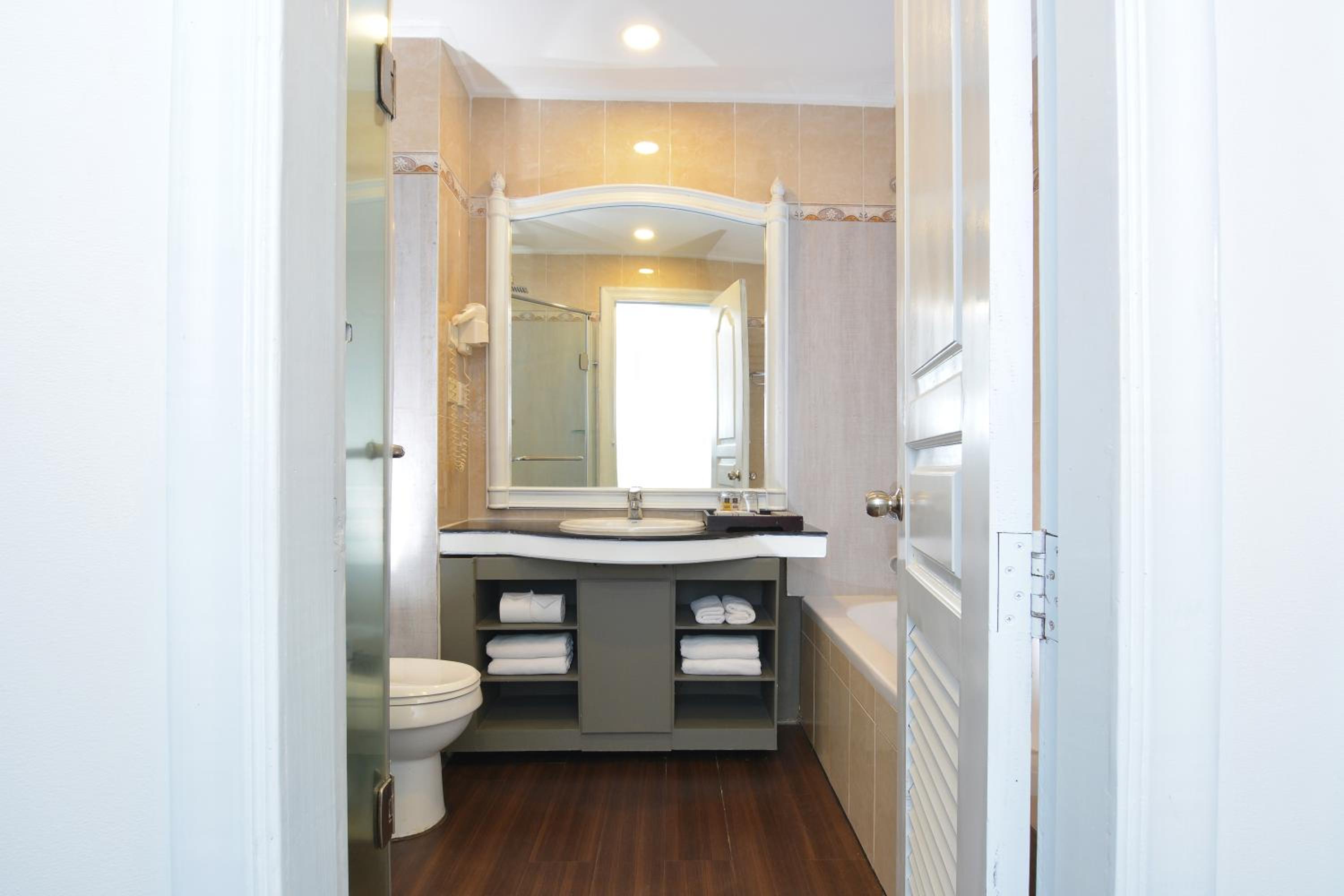 Deluxe Double Room - Photo 8