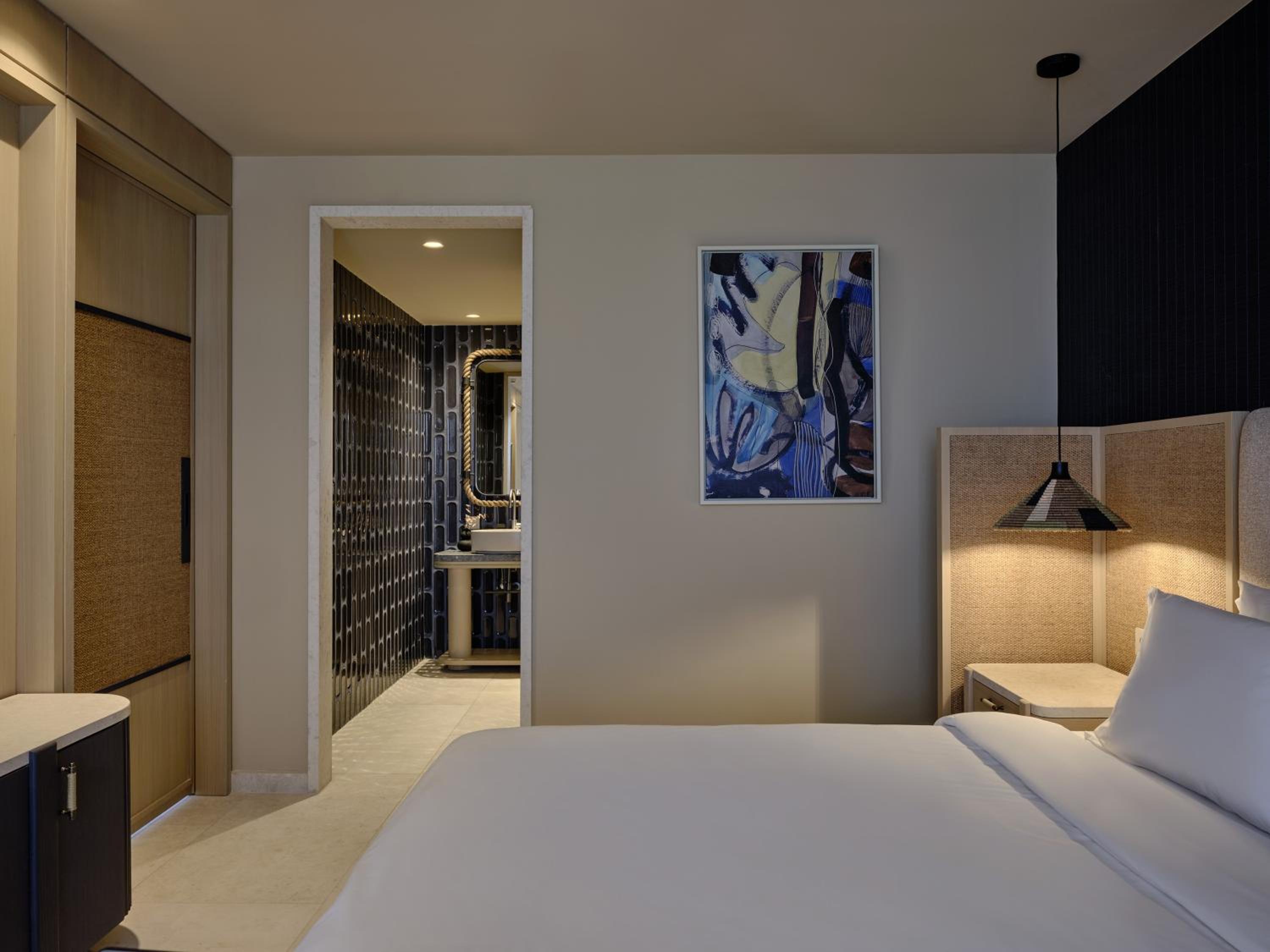 Signature Frontal Sea View Suite Hydro Plunge Pool