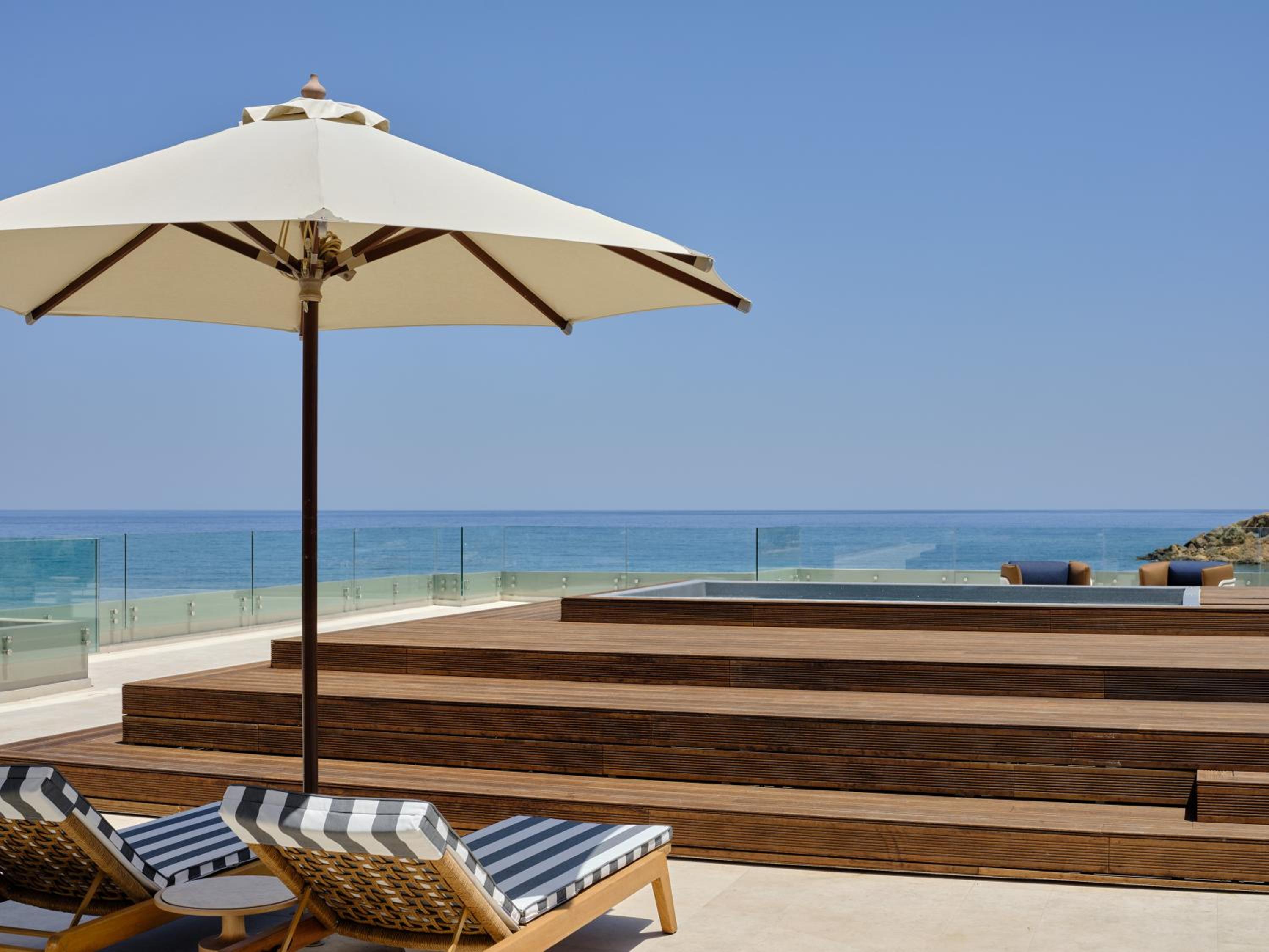 Signature Frontal Sea View Suite Hydro Plunge Pool thumbnail 6