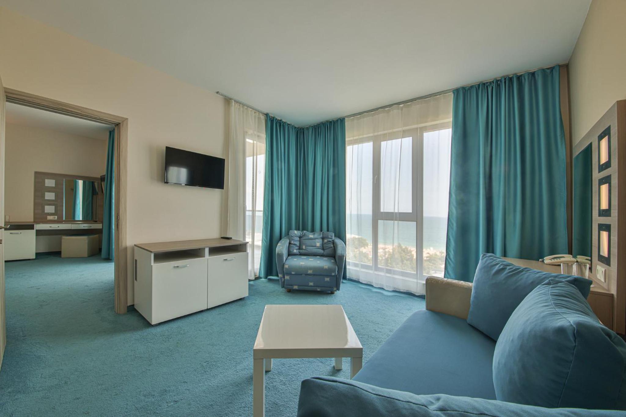 One-Bedroom Suite with Sea View photo 1