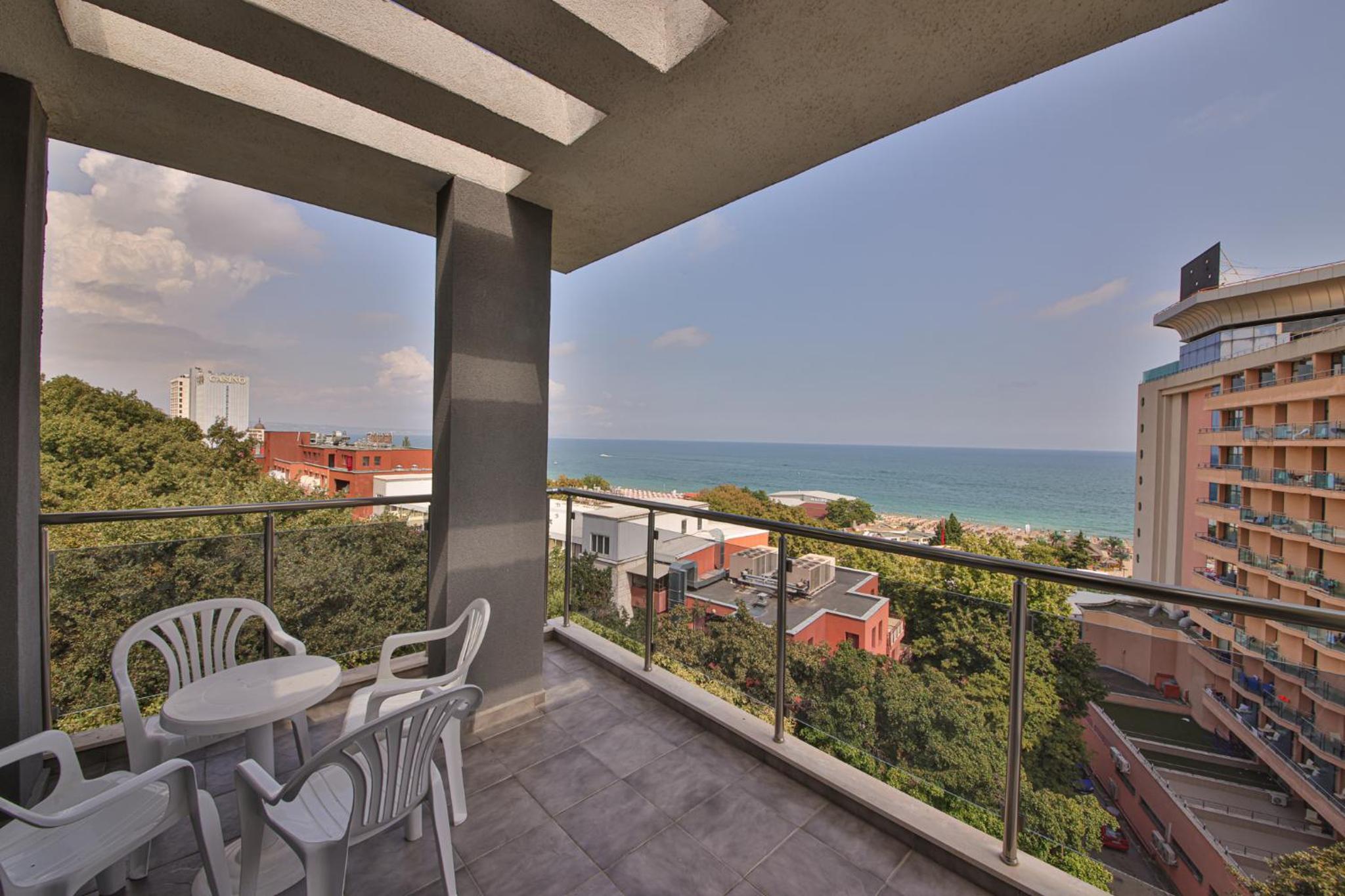 One-Bedroom Suite with Sea View