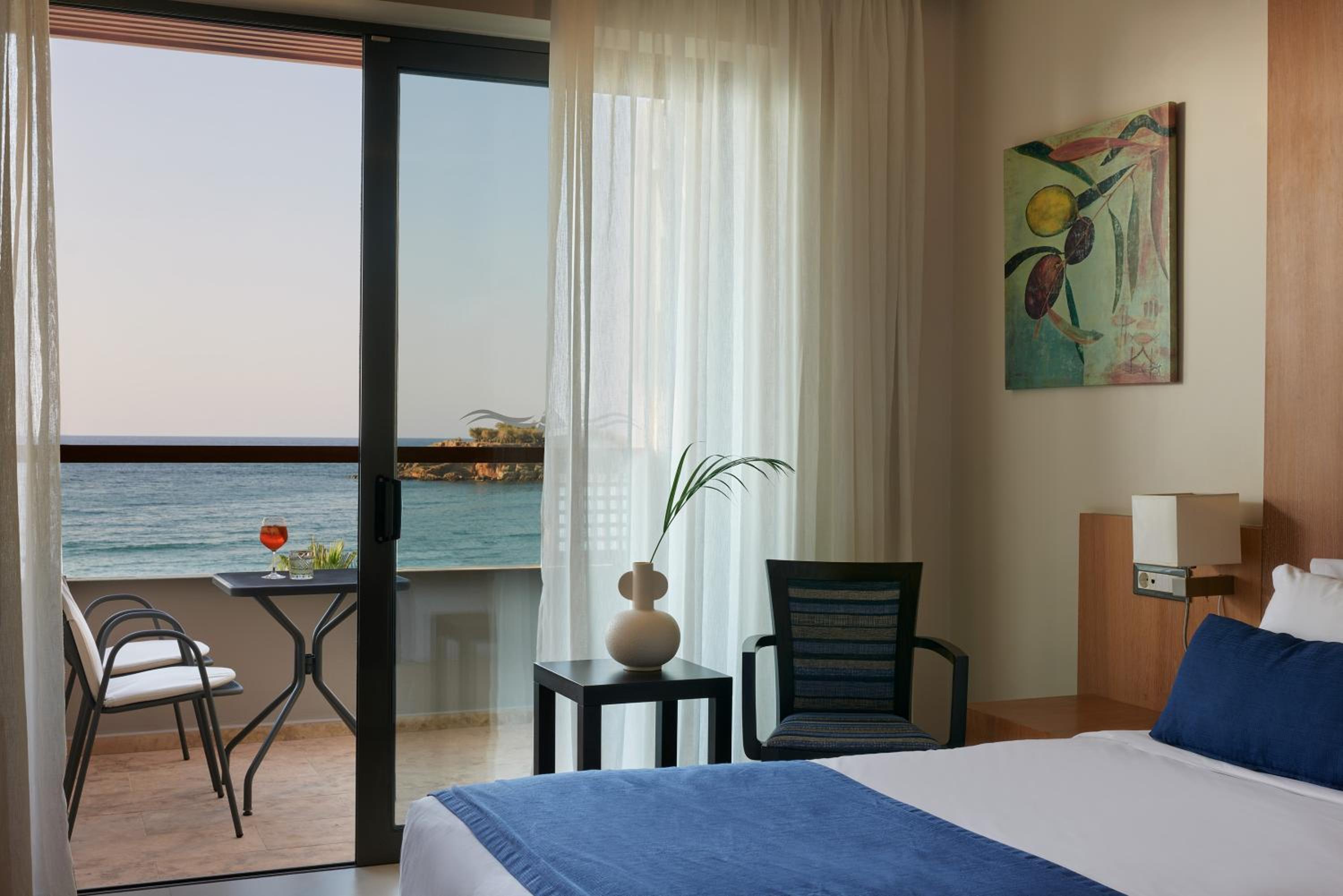 Deluxe Room Sea View thumbnail 5