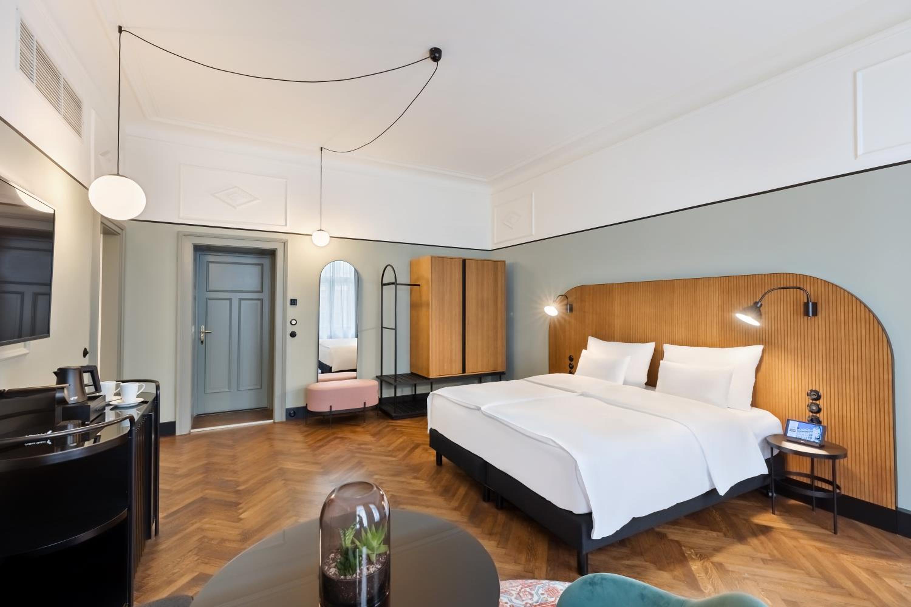 Premium Room thumbnail 6