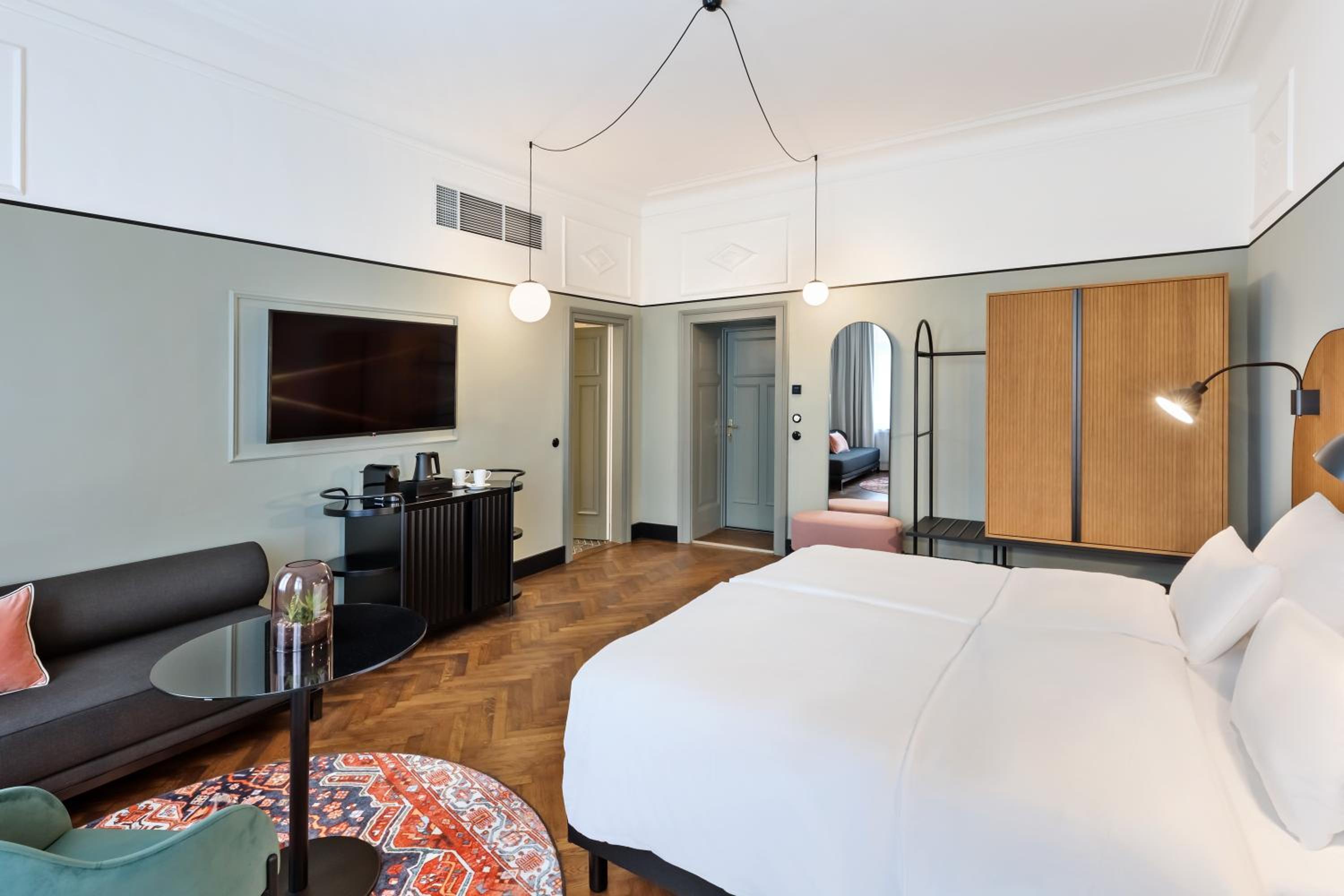 Premium Room thumbnail 6